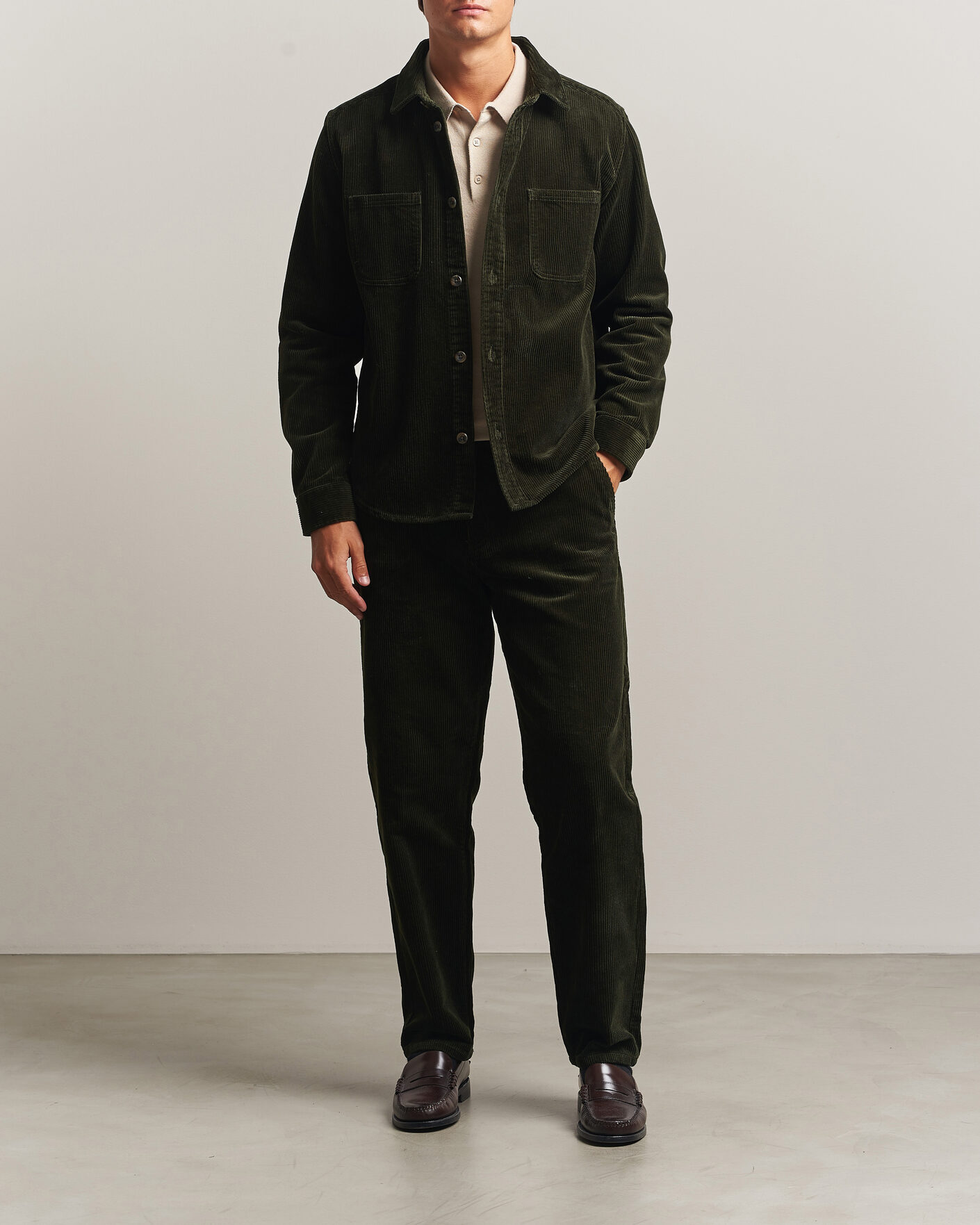 Hombres | Pantalones | LES DEUX | Corduroy Tapered Pants Rosin Green