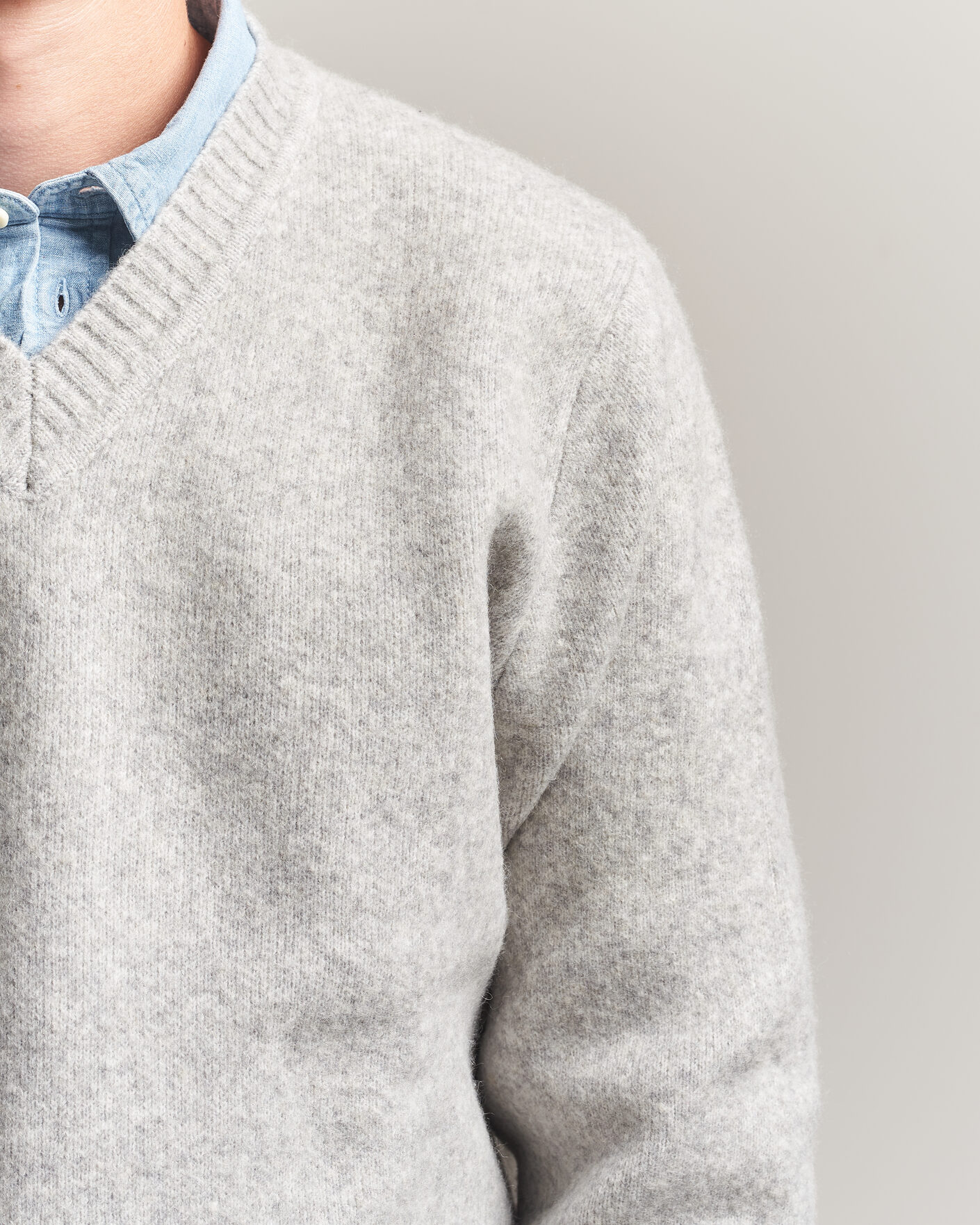 Hombres | Jerséis y prendas de punto | LES DEUX | Melange V-Neck Knit Grey Melange