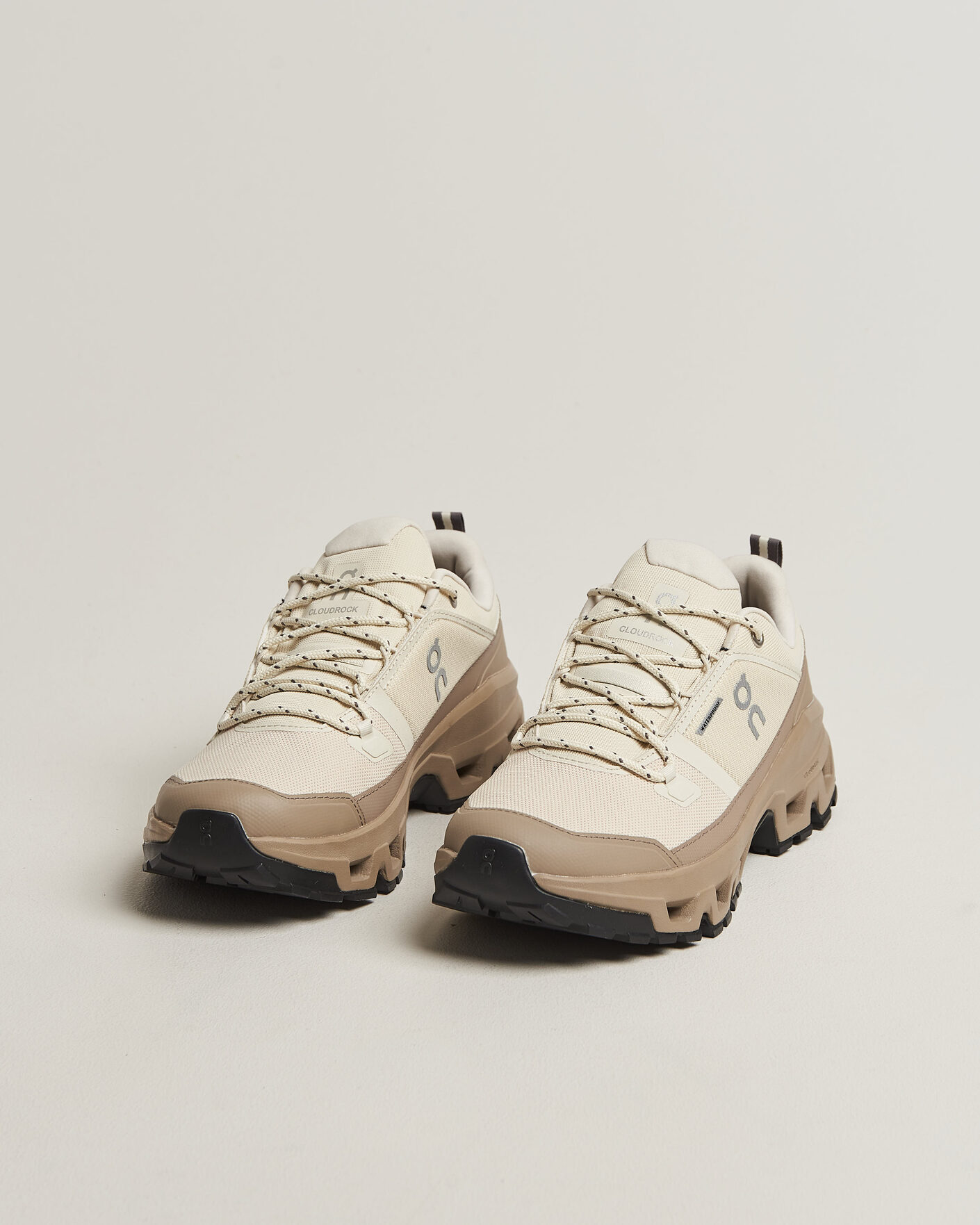 Hombres | Zapatillas de trail | On | Cloudrock Low Waterproof Grain/Soba