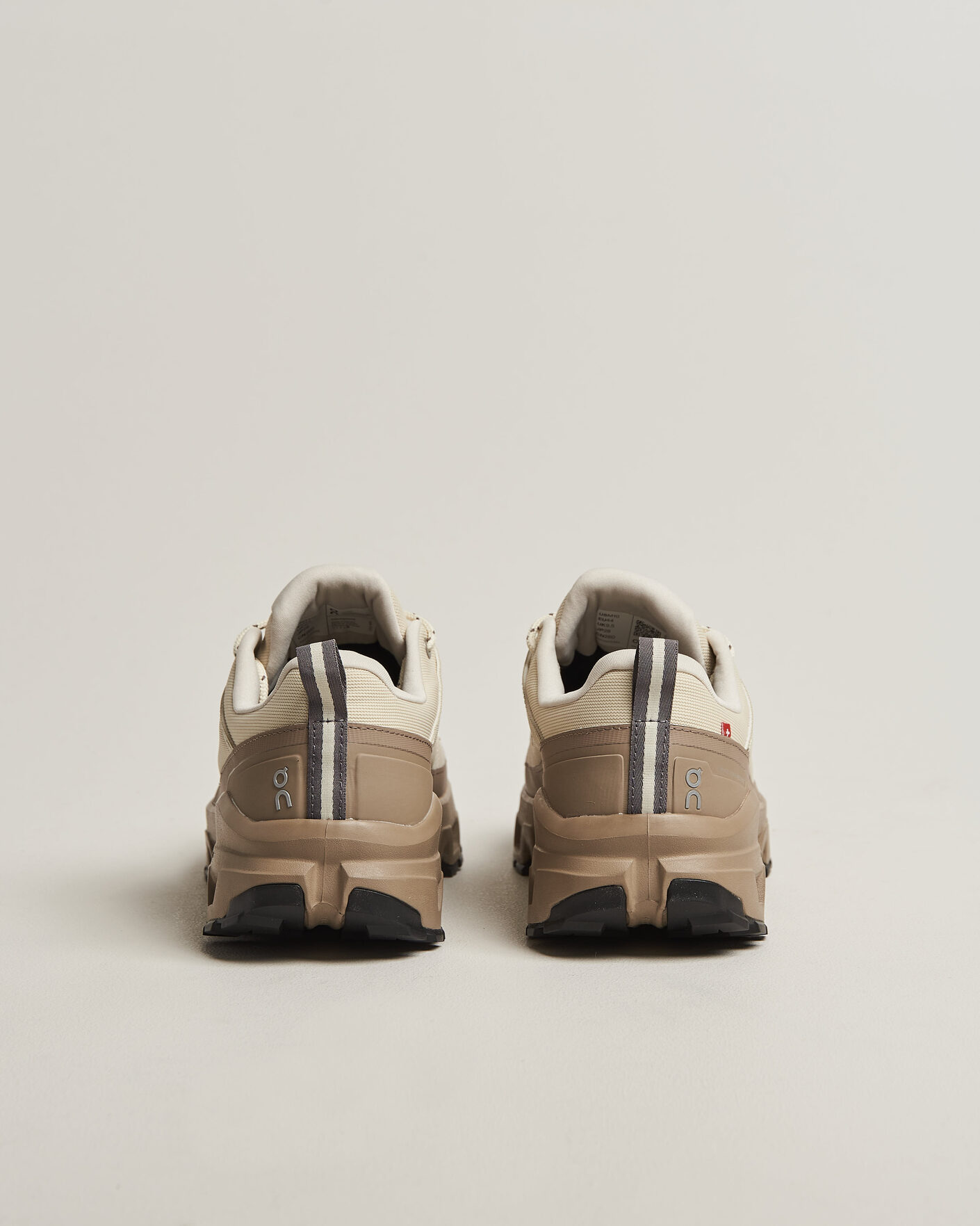 Hombres | Zapatillas de trail | On | Cloudrock Low Waterproof Grain/Soba