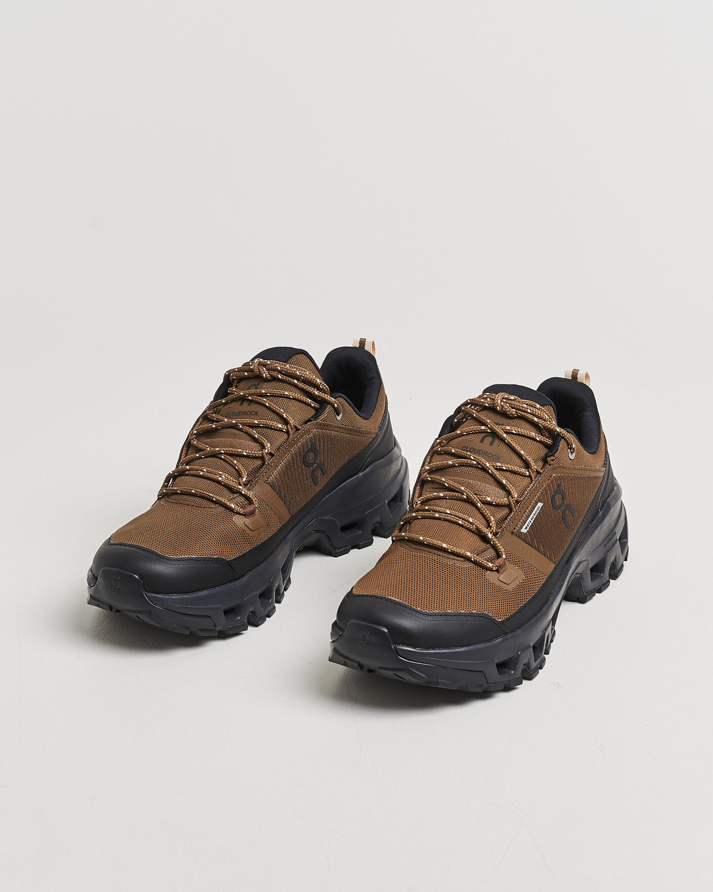 Hombres | Zapatillas de trail | On | Cloudrock Low Waterproof Earth/Black