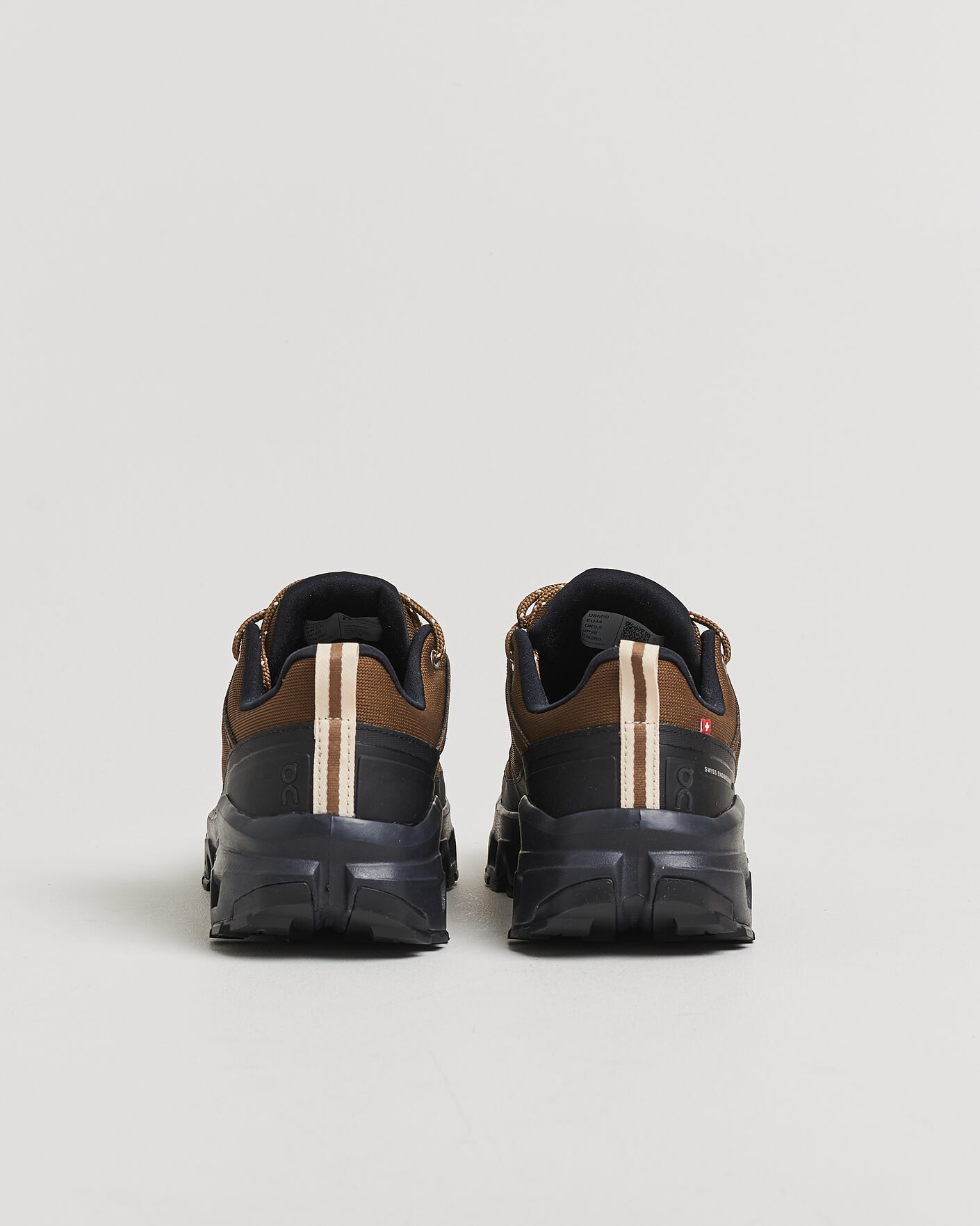 Hombres | Zapatillas de trail | On | Cloudrock Low Waterproof Earth/Black