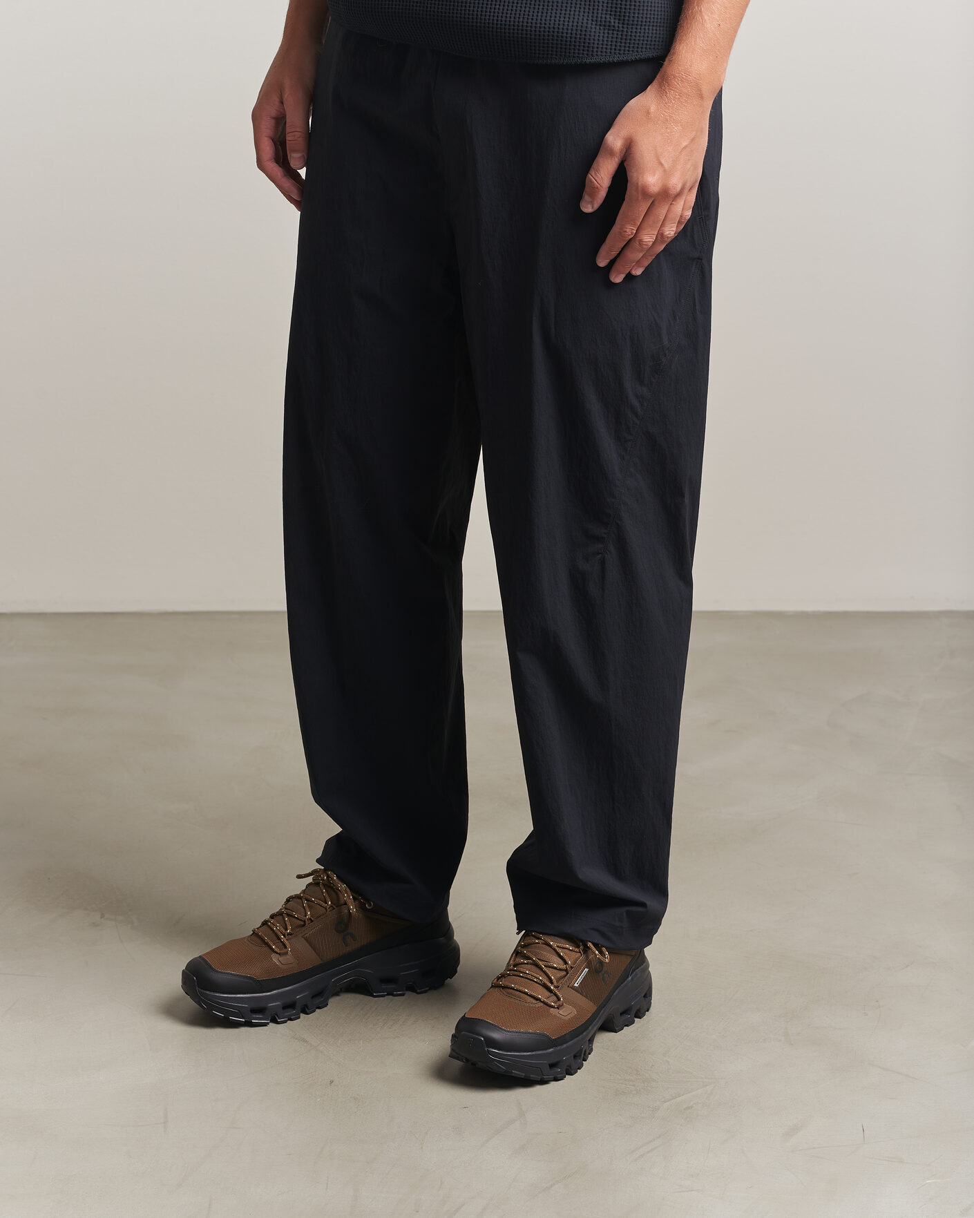 Hombres | Zapatillas de trail | On | Cloudrock Low Waterproof Earth/Black