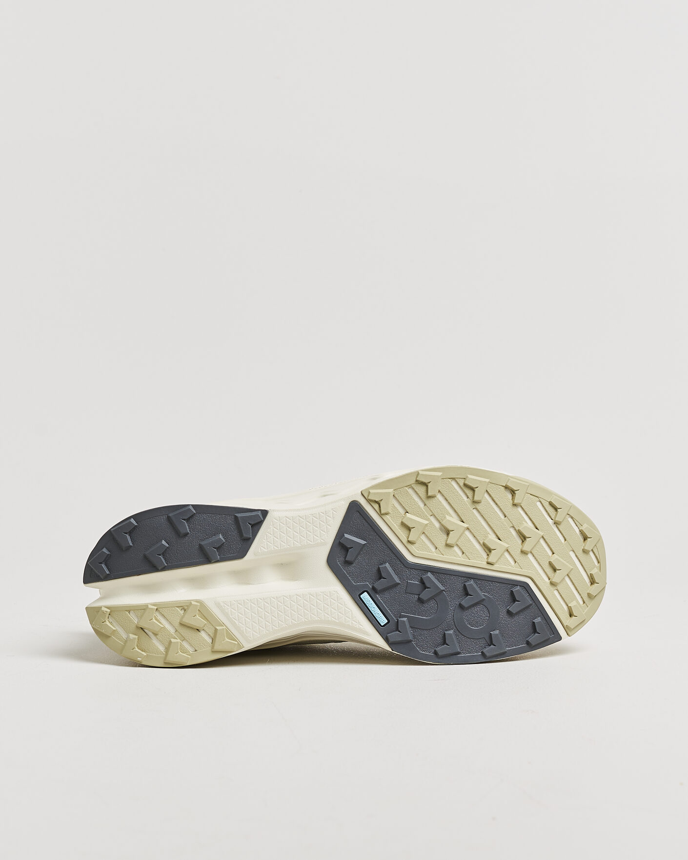 Hombres | Zapatillas de correr | On | Cloudsurfer Trail 2 Chalk/Ghost