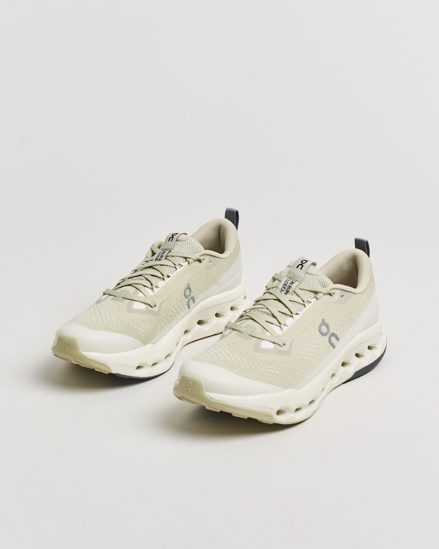 Hombres | Zapatillas de correr | On | Cloudsurfer Trail 2 Chalk/Ghost