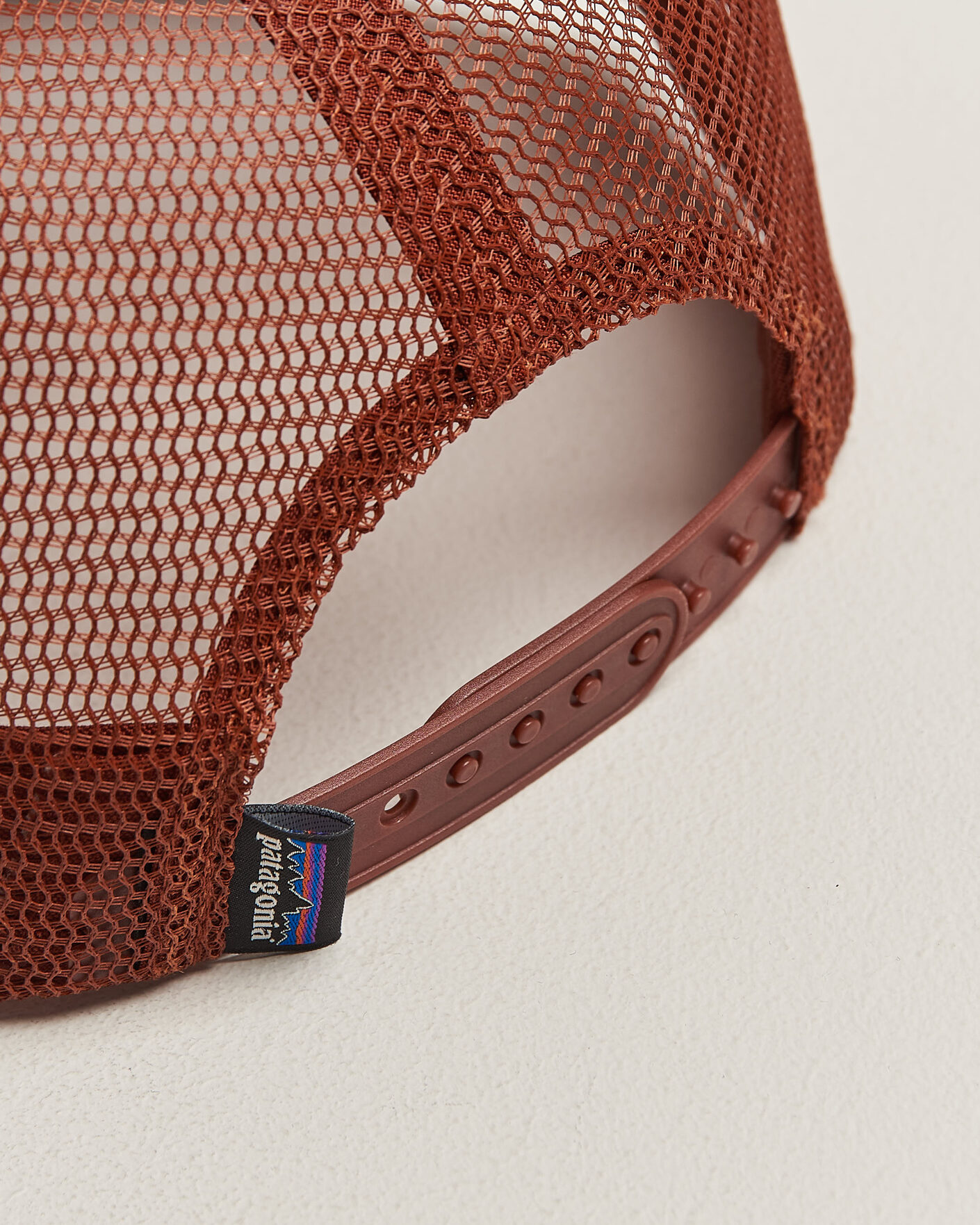 Hombres | Sombreros y gorras | Patagonia | P-6 Logo Trucker Hat White/Red