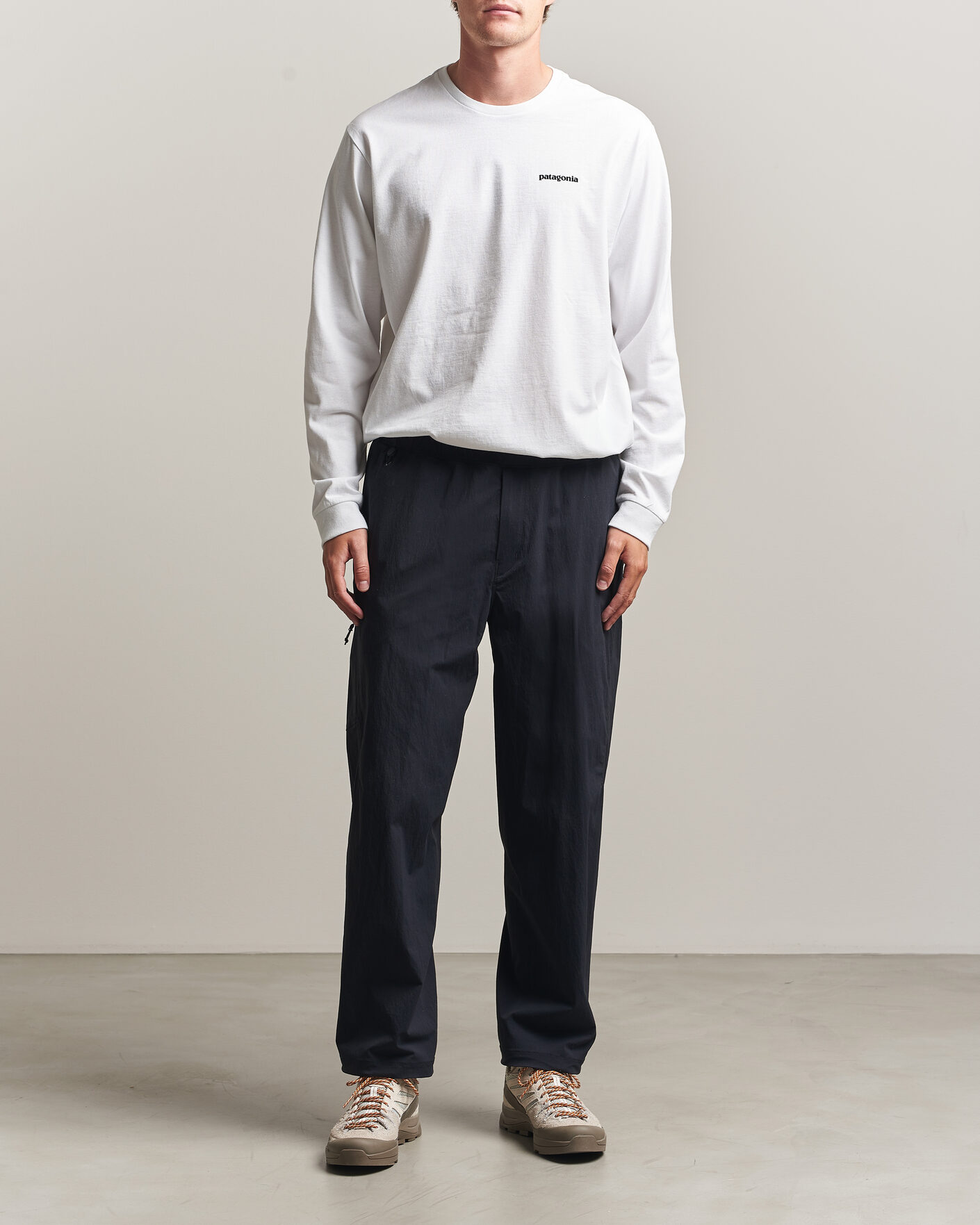 Hombres | Camisetas | Patagonia | P-6 Logo Responsibili LS T-Shirt Fiber White