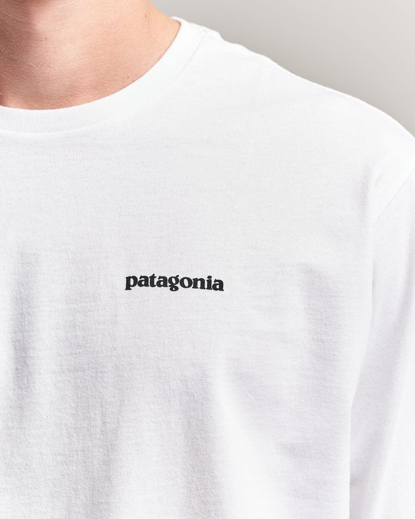 Hombres | Camisetas | Patagonia | P-6 Logo Responsibili LS T-Shirt Fiber White