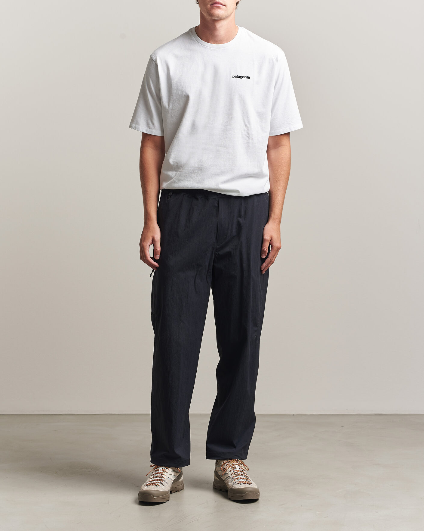 Hombres | Camisetas | Patagonia | P-6 Logo Responsibili T-Shirt Fiber White