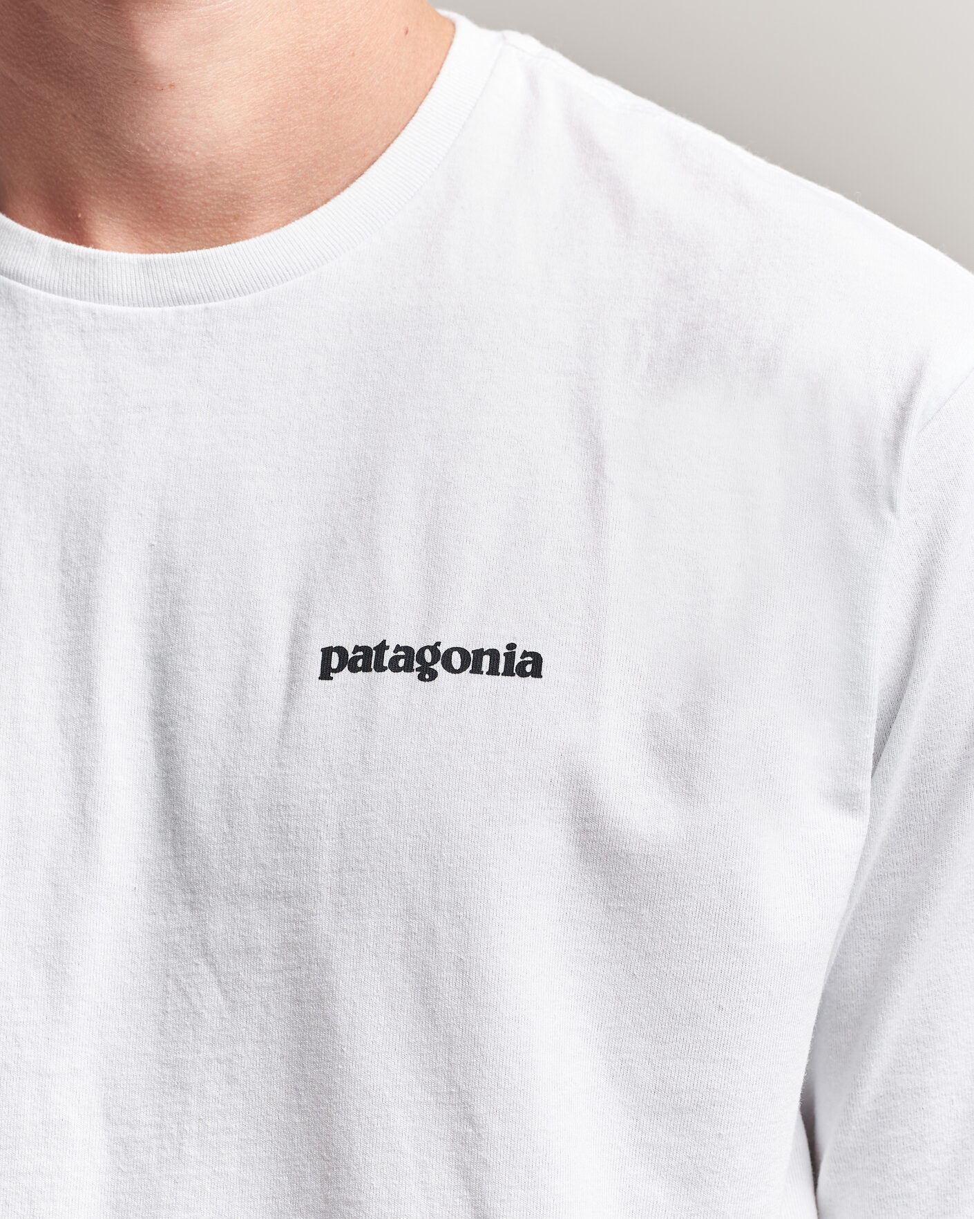 Hombres | Camisetas | Patagonia | P-6 Logo Responsibili T-Shirt Fiber White
