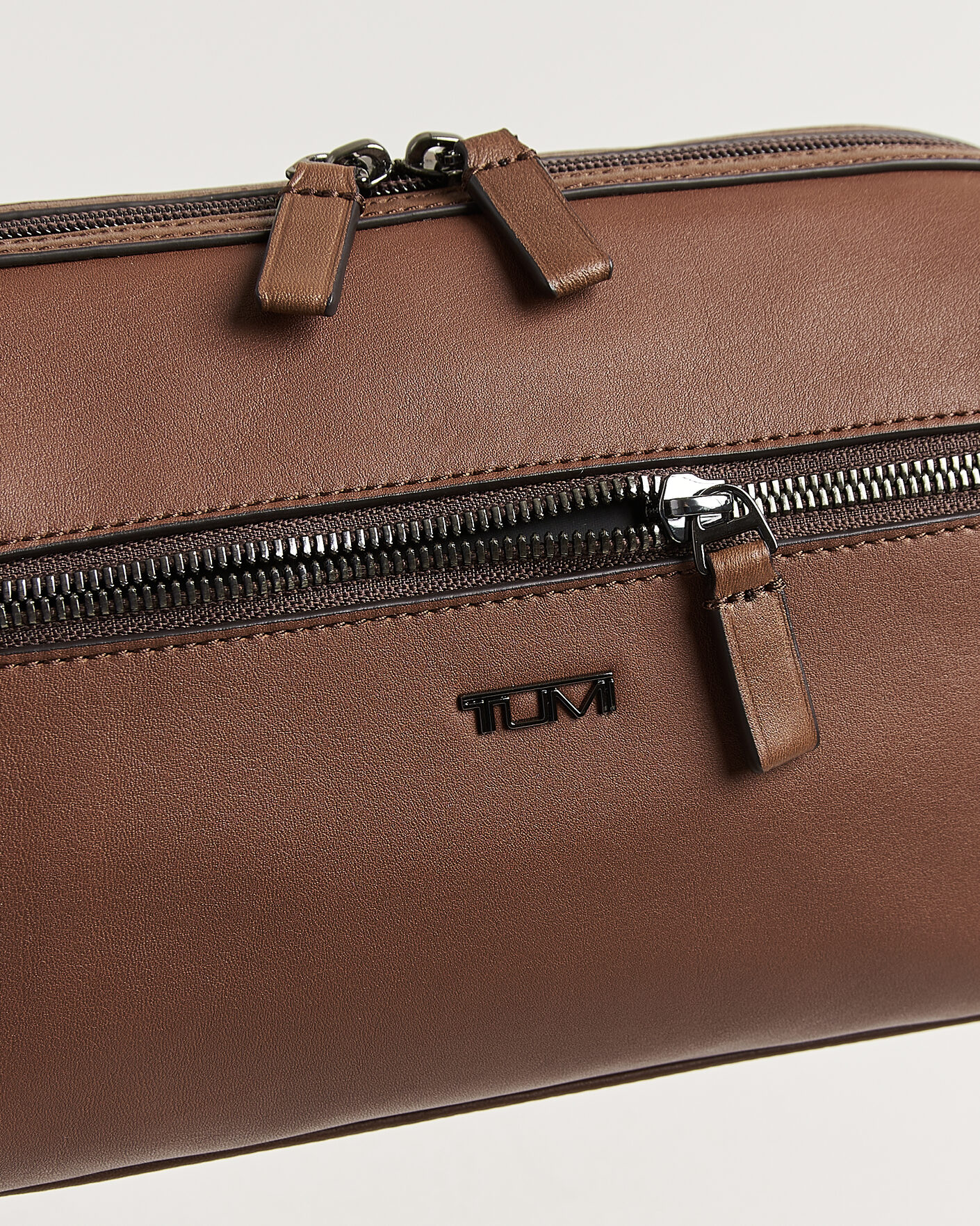 Hombres | Bolsos | TUMI | Framed Travel Kit Cognac