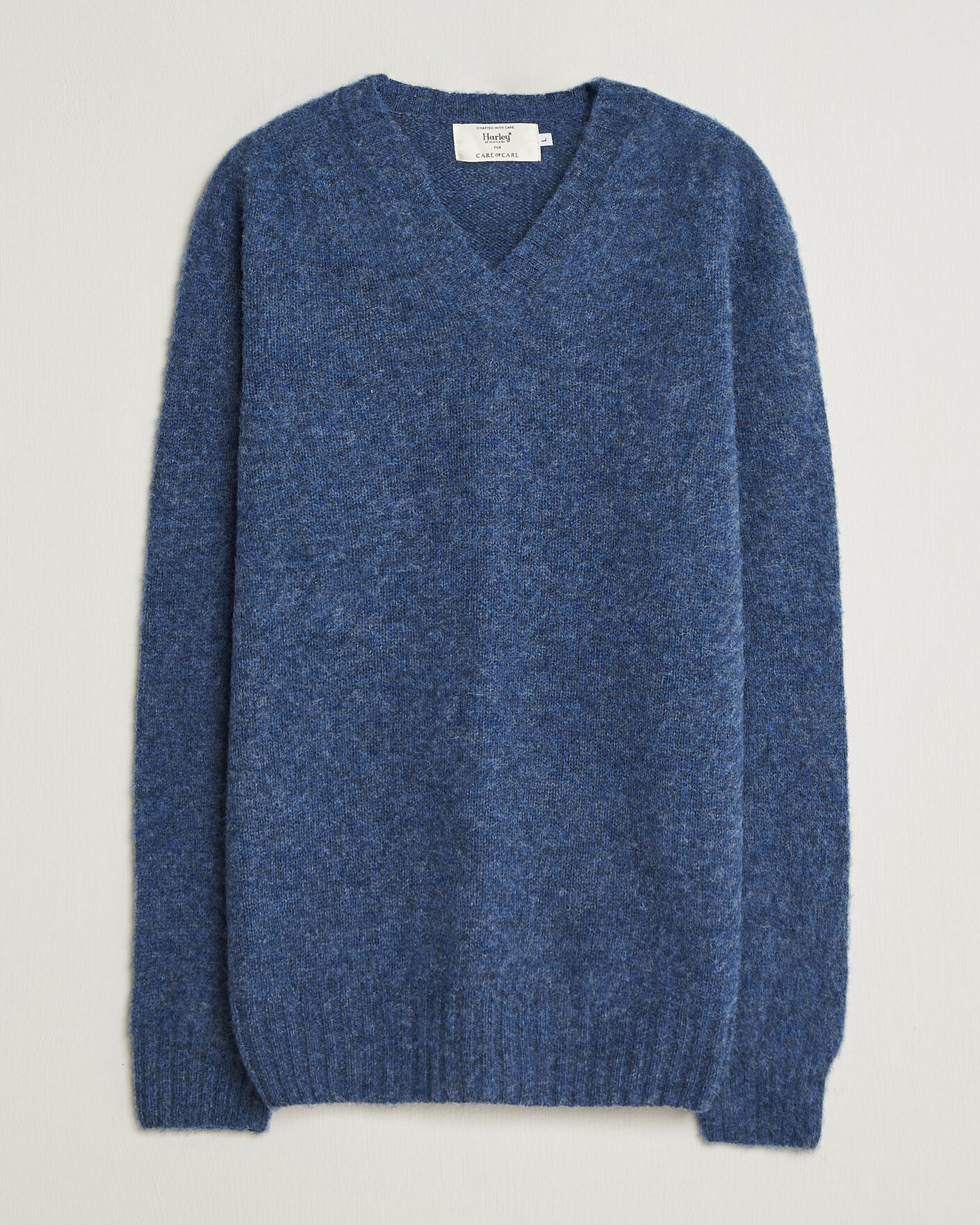 Hombres | Jerséis y prendas de punto | Harley Of Scotland for Care of Carl | Brushed Supersoft Lambswool V-Neck Denim Blue
