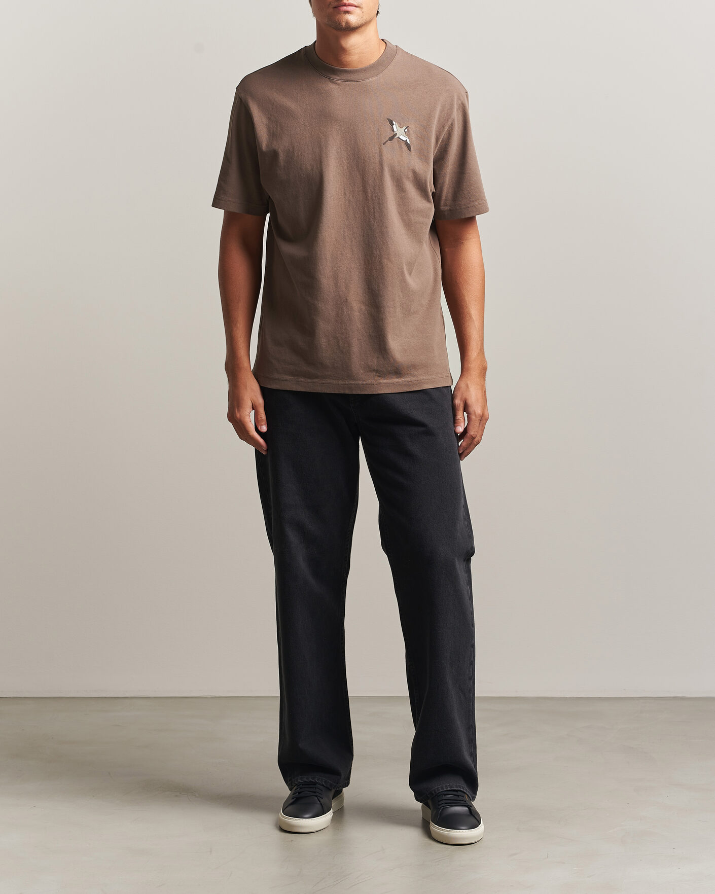 Hombres | Camisetas | Axel Arigato | Micro Bee Birt T-Shirt Coffee Brown