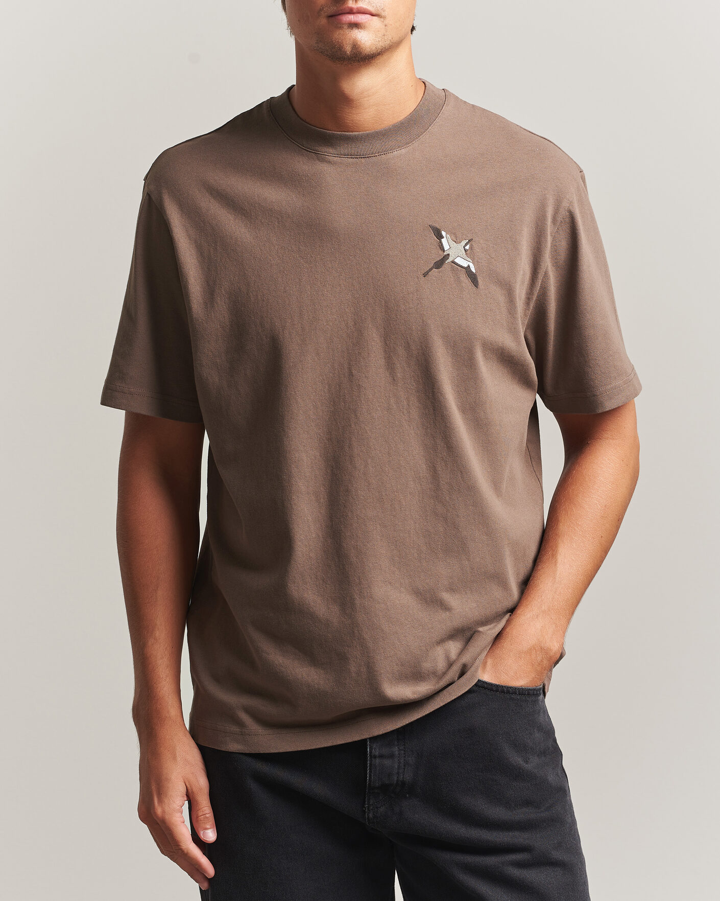 Hombres | Camisetas | Axel Arigato | Micro Bee Birt T-Shirt Coffee Brown