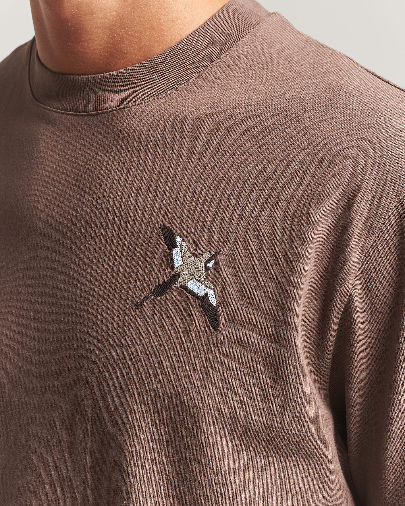 Hombres | Camisetas | Axel Arigato | Micro Bee Birt T-Shirt Coffee Brown