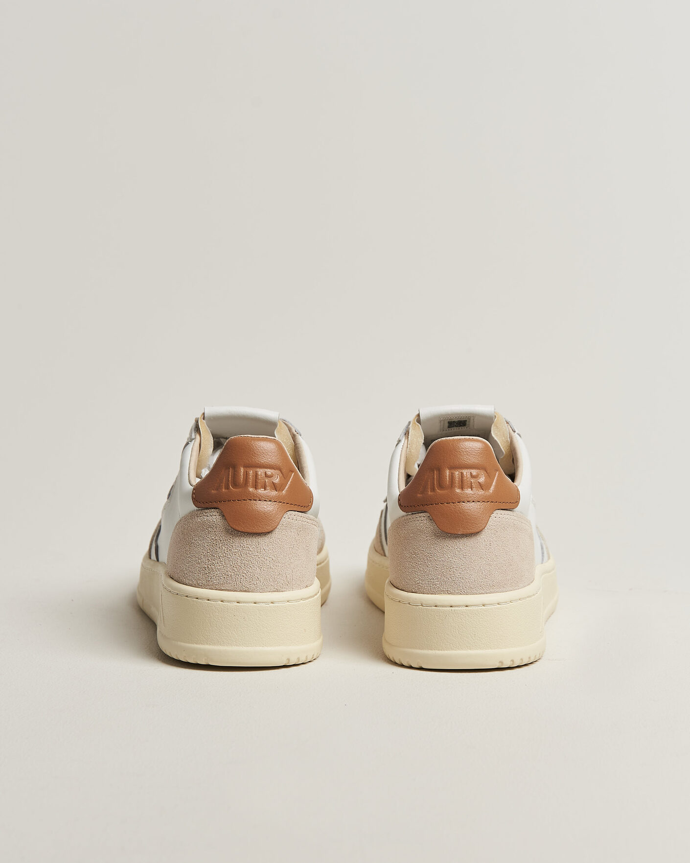 Hombres | Zapatillas | Autry | Medalist Low Leather/Suede Sneaker White/Lion