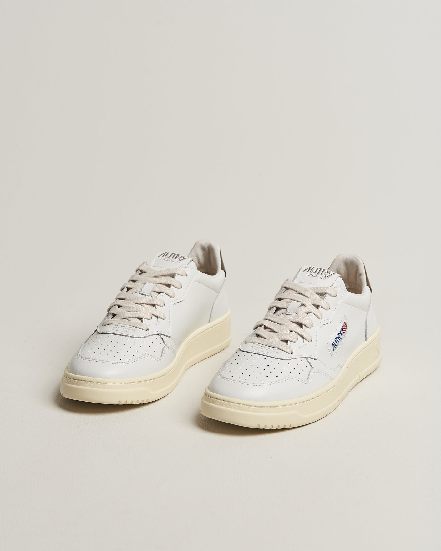 Hombres | Zapatillas | Autry | Medalist Low Sneaker White/Chocolate