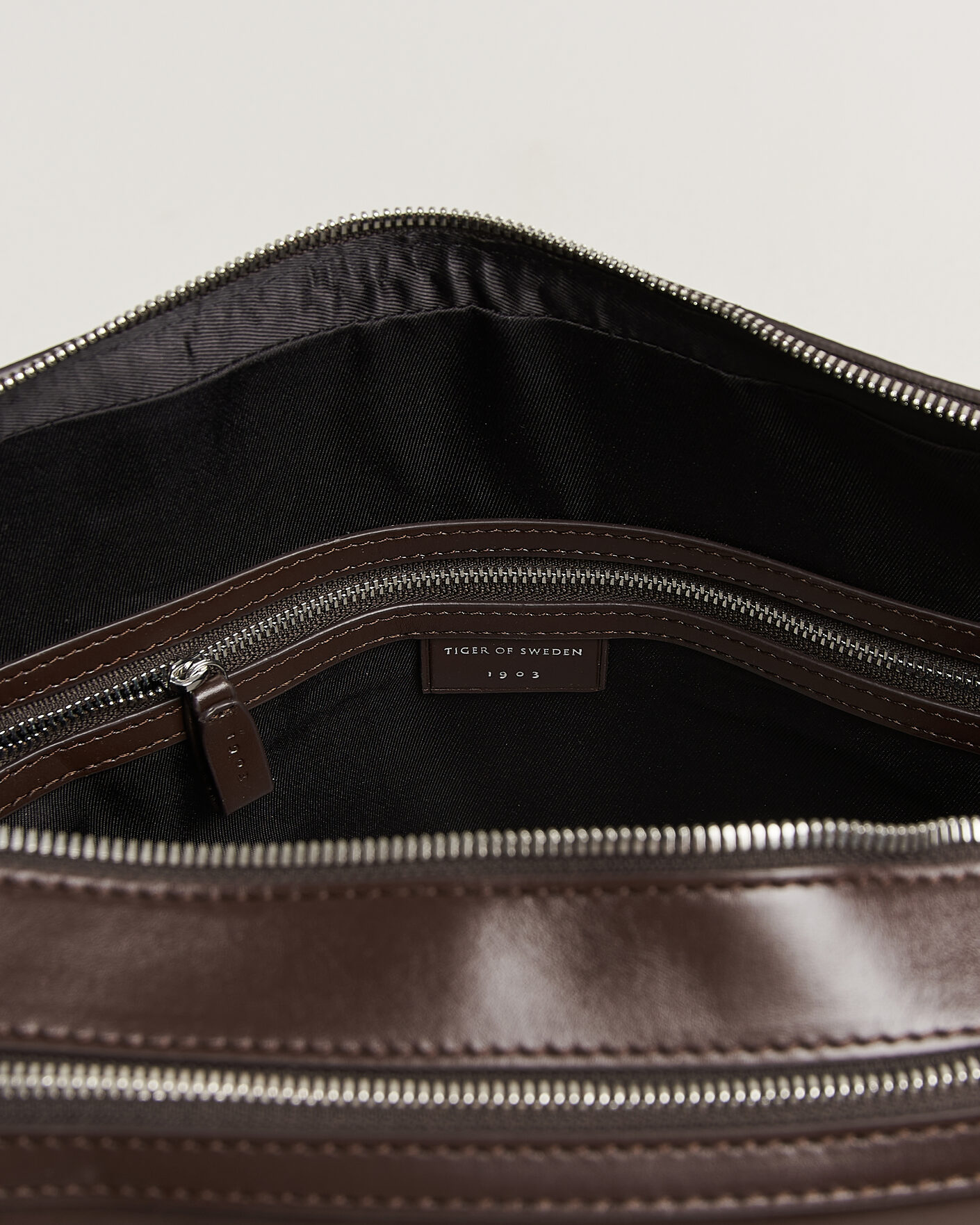 Hombres | Bolsos | Tiger of Sweden | Burin Smooth Leather Briefcase Dark Brown
