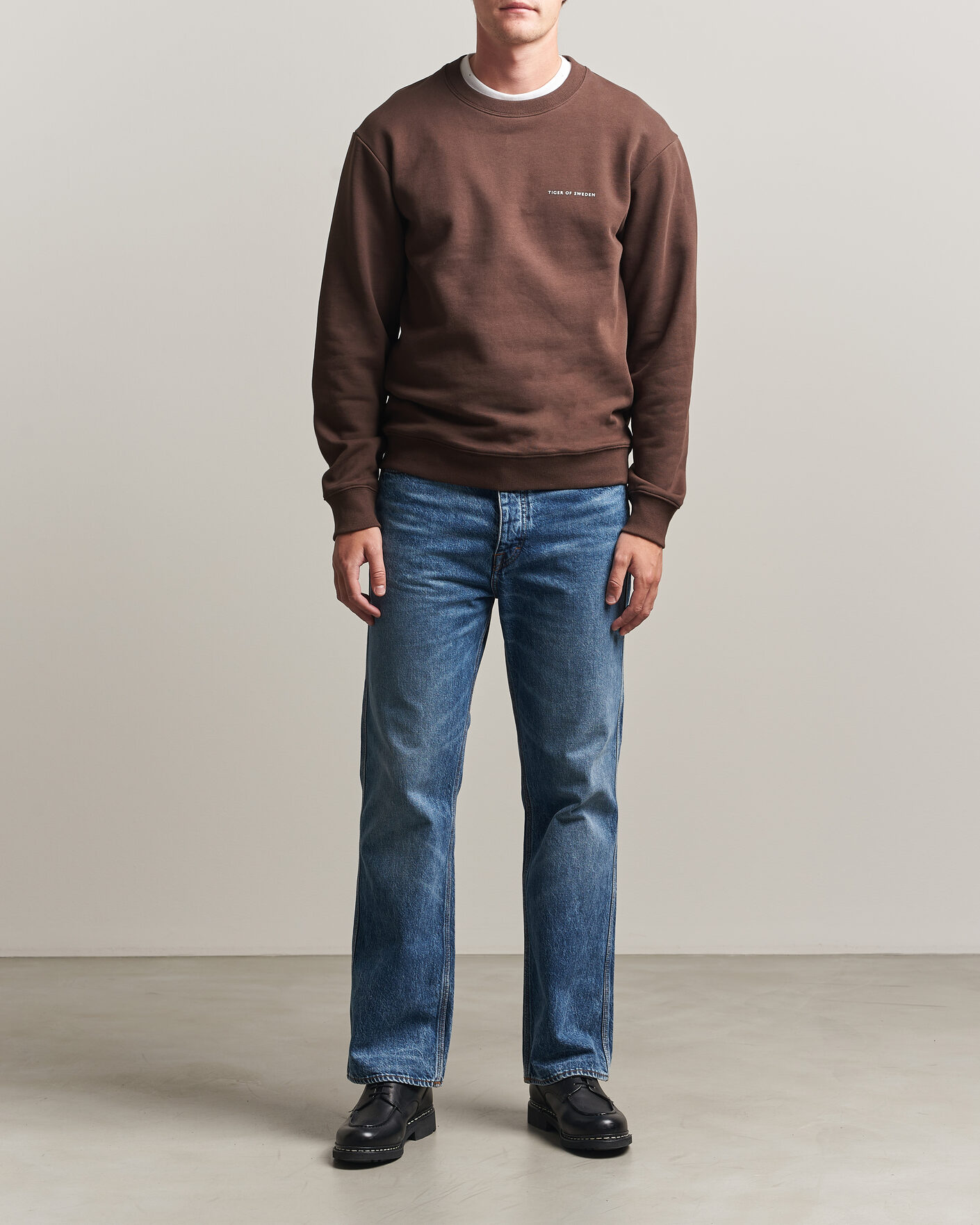 Hombres | Jerséis y prendas de punto | Tiger of Sweden | Emerson Crew Neck Sweatshirt Dark Mahogany