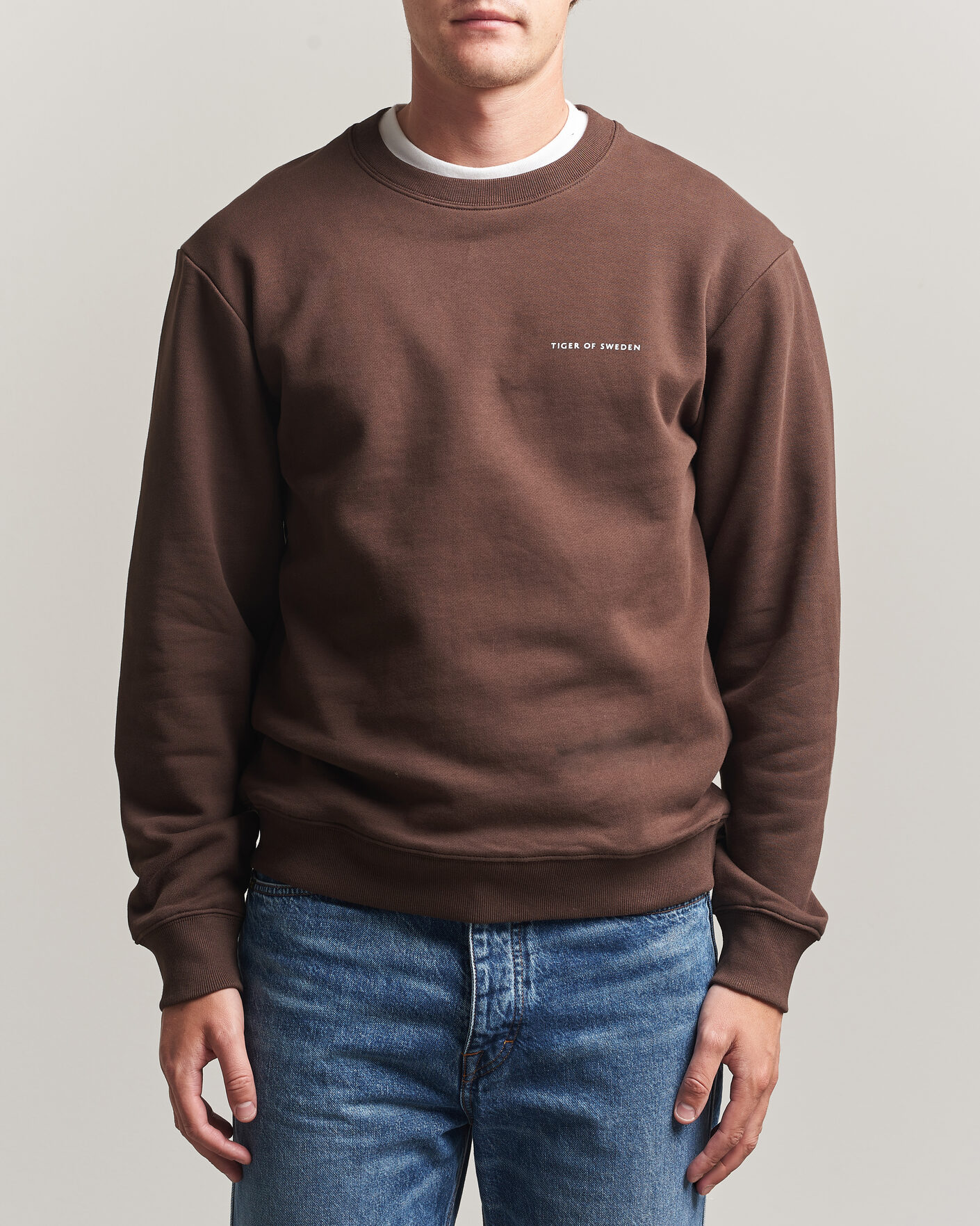 Hombres | Jerséis y prendas de punto | Tiger of Sweden | Emerson Crew Neck Sweatshirt Dark Mahogany