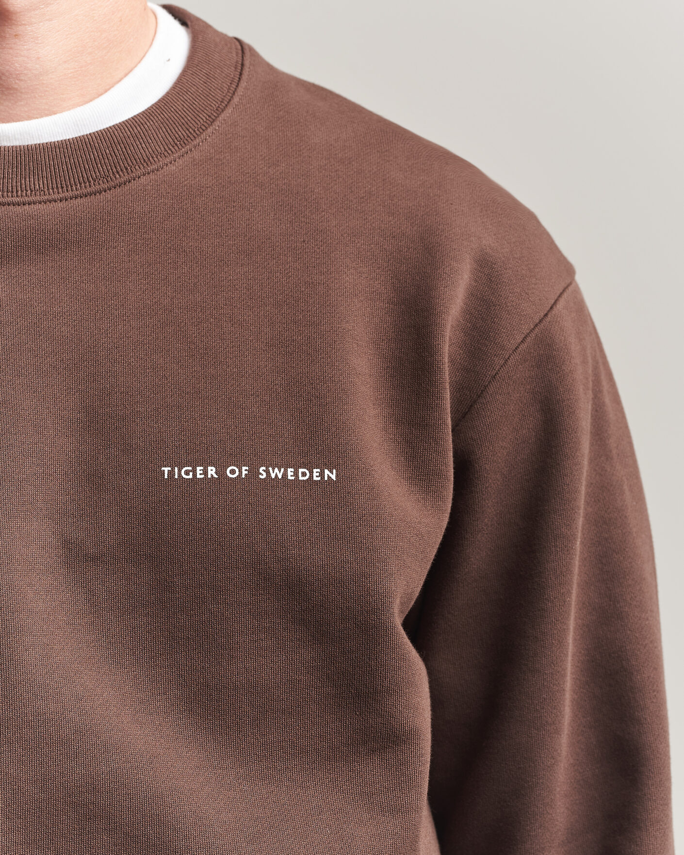 Hombres | Jerséis y prendas de punto | Tiger of Sweden | Emerson Crew Neck Sweatshirt Dark Mahogany