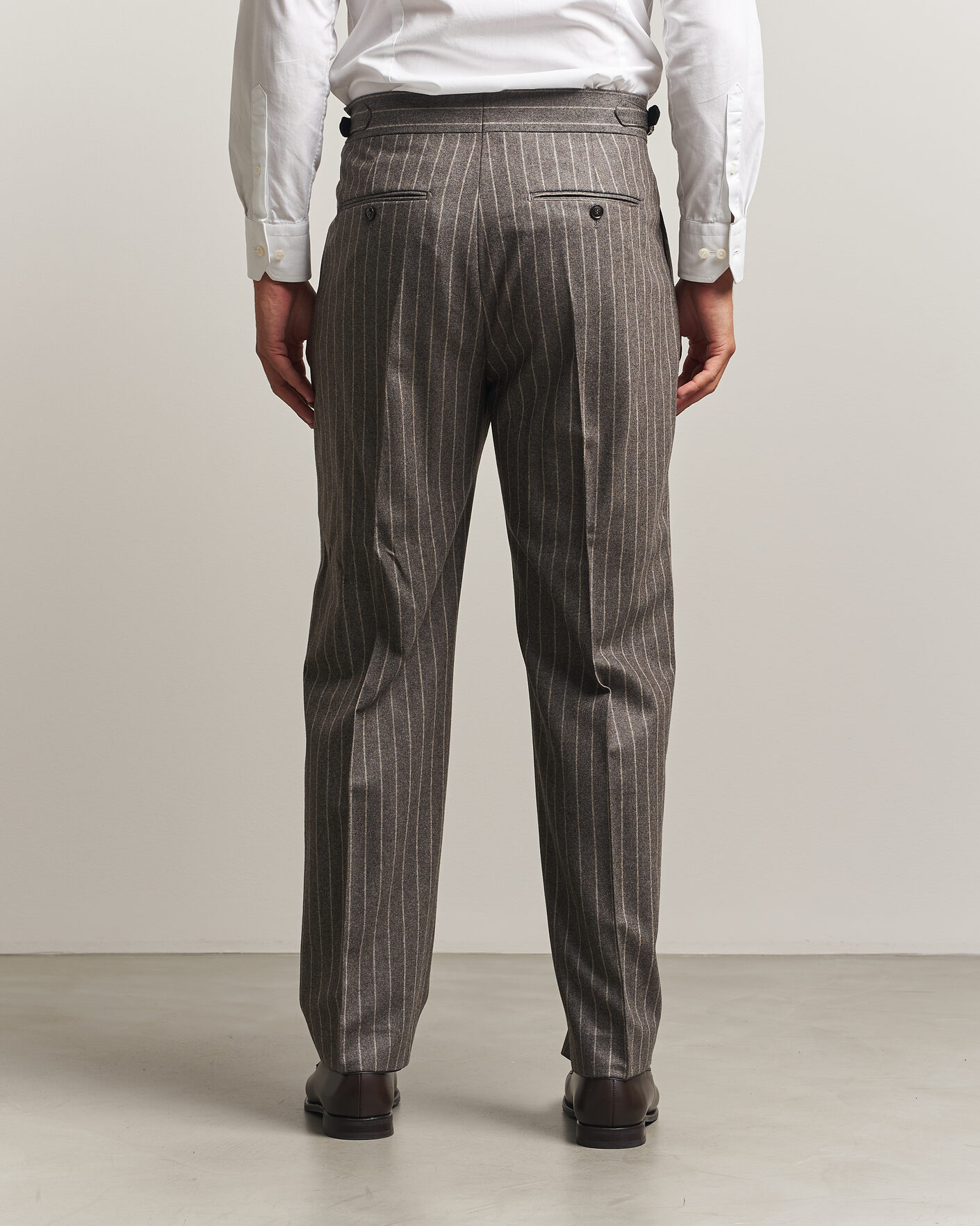 Hombres | Pantalones | Tiger of Sweden | Theo Wool Pleated Pinstriped Trousers Grey Brown