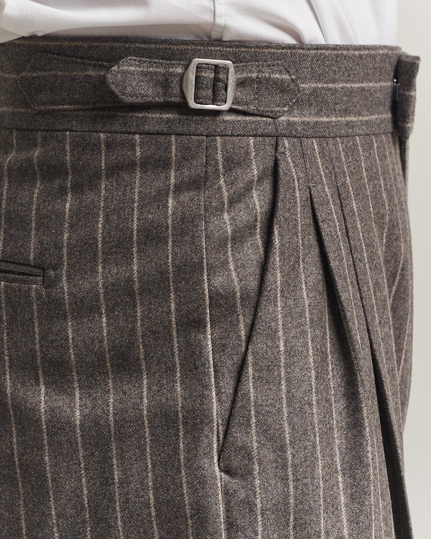 Hombres | Pantalones | Tiger of Sweden | Theo Wool Pleated Pinstriped Trousers Grey Brown