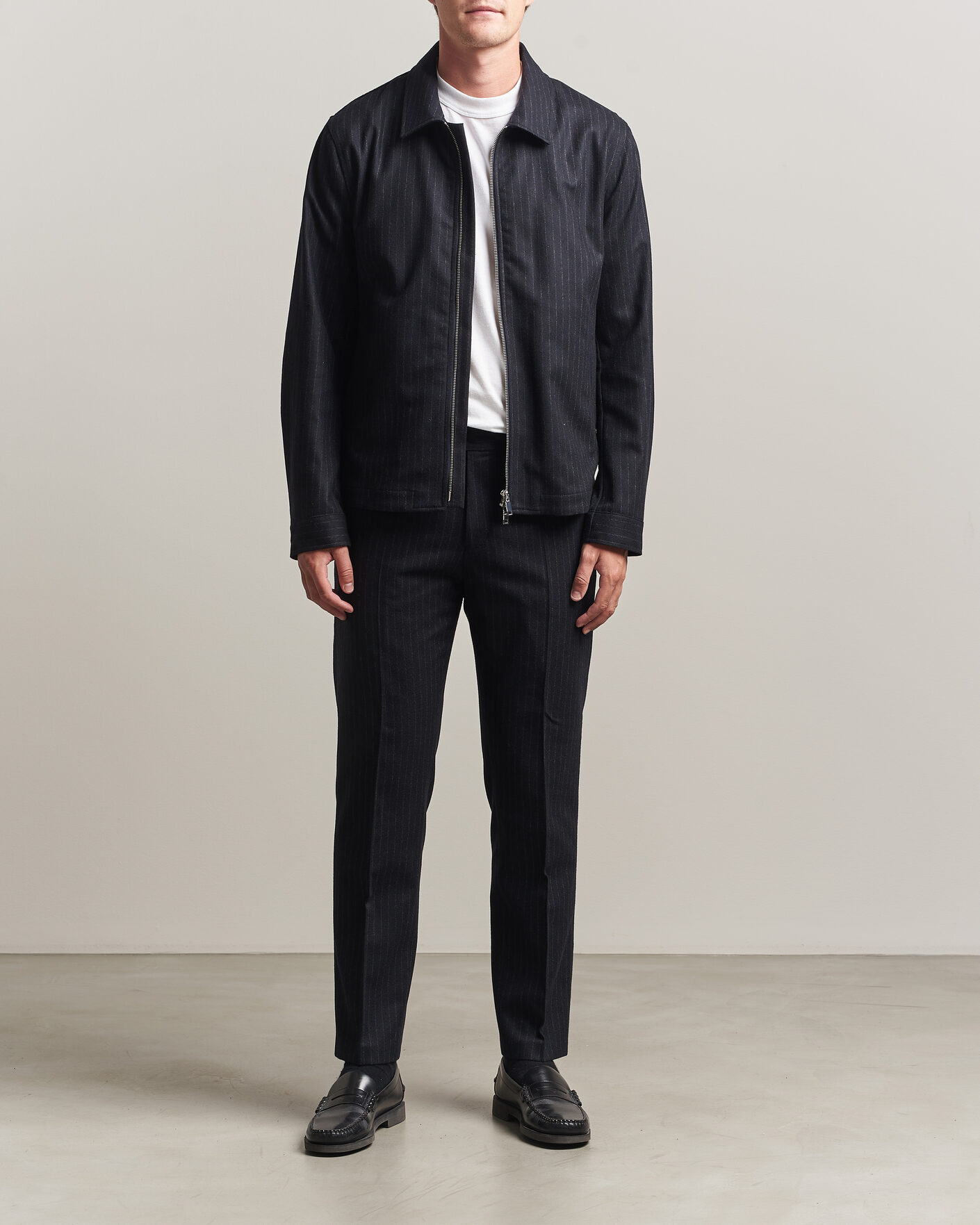 Hombres | Pantalones | Tiger of Sweden | Tense Wool Pleated Pinstriped Trousers Blue Function