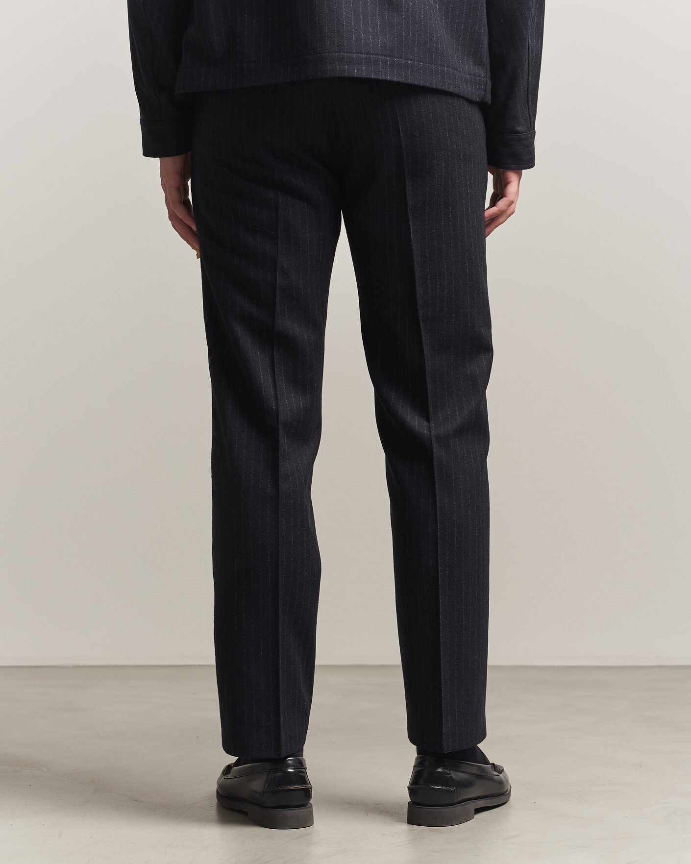 Hombres | Pantalones | Tiger of Sweden | Tense Wool Pleated Pinstriped Trousers Blue Function