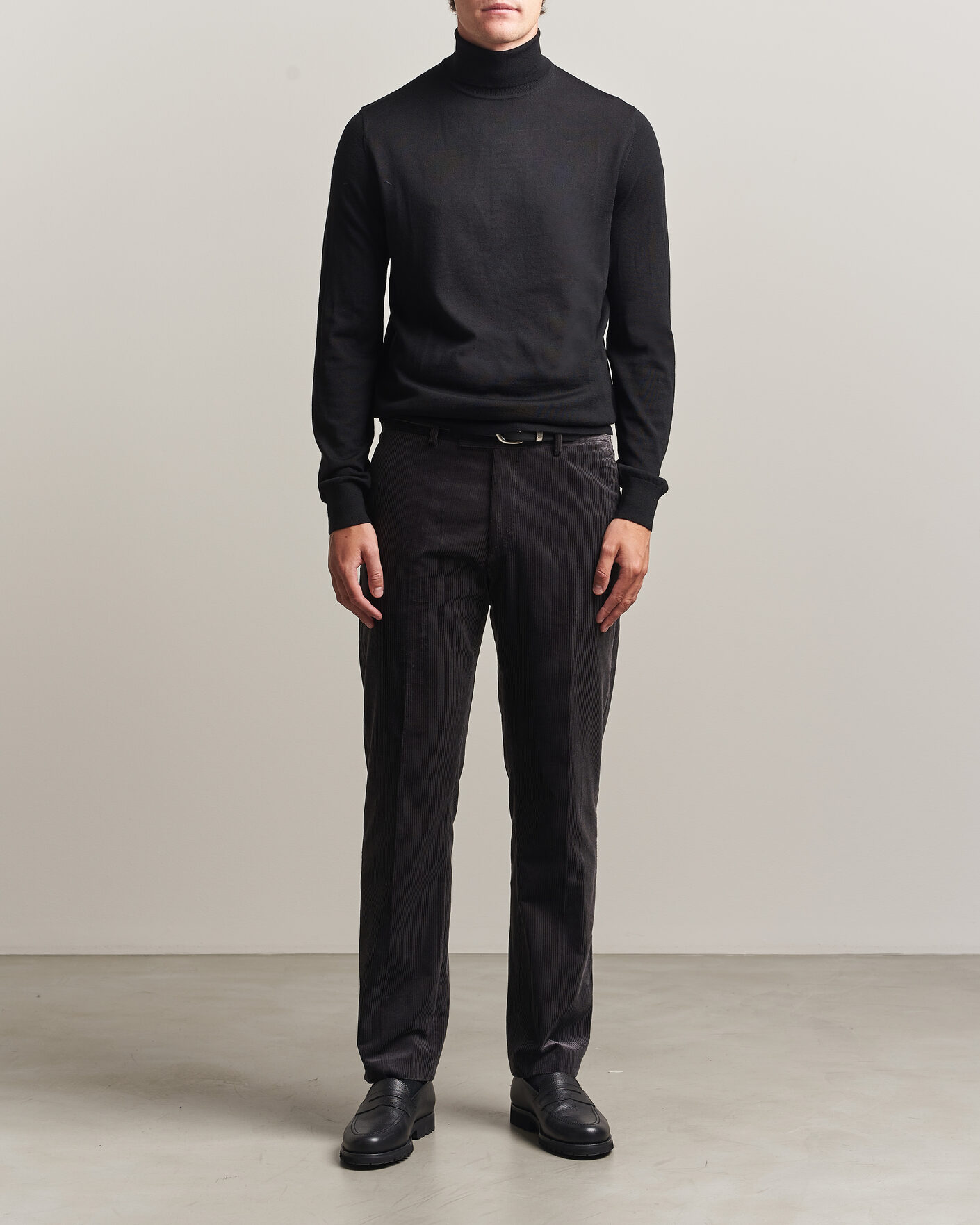 Hombres | Pantalones | Tiger of Sweden | Tense Pleated Corduroy Trousers Phantom