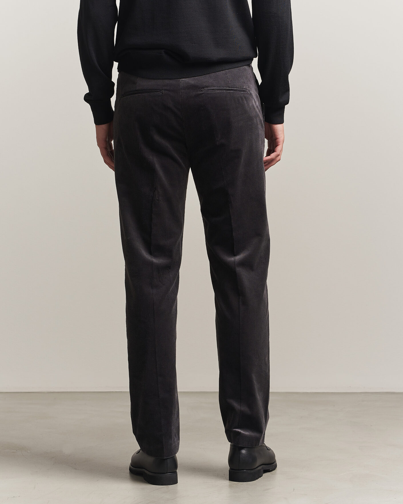 Hombres | Pantalones | Tiger of Sweden | Tense Pleated Corduroy Trousers Phantom