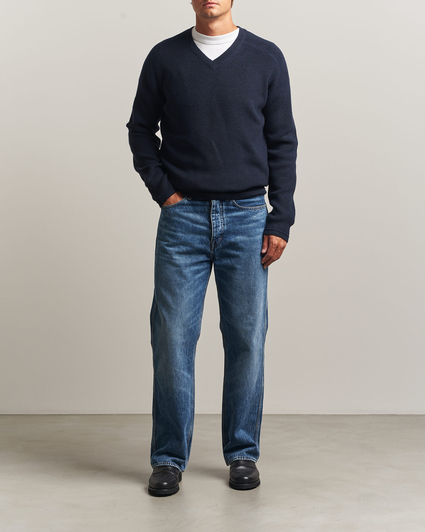 Hombres | Jerséis y prendas de punto | Tiger of Sweden | Logan Wool Knitted V-Neck Night Grape
