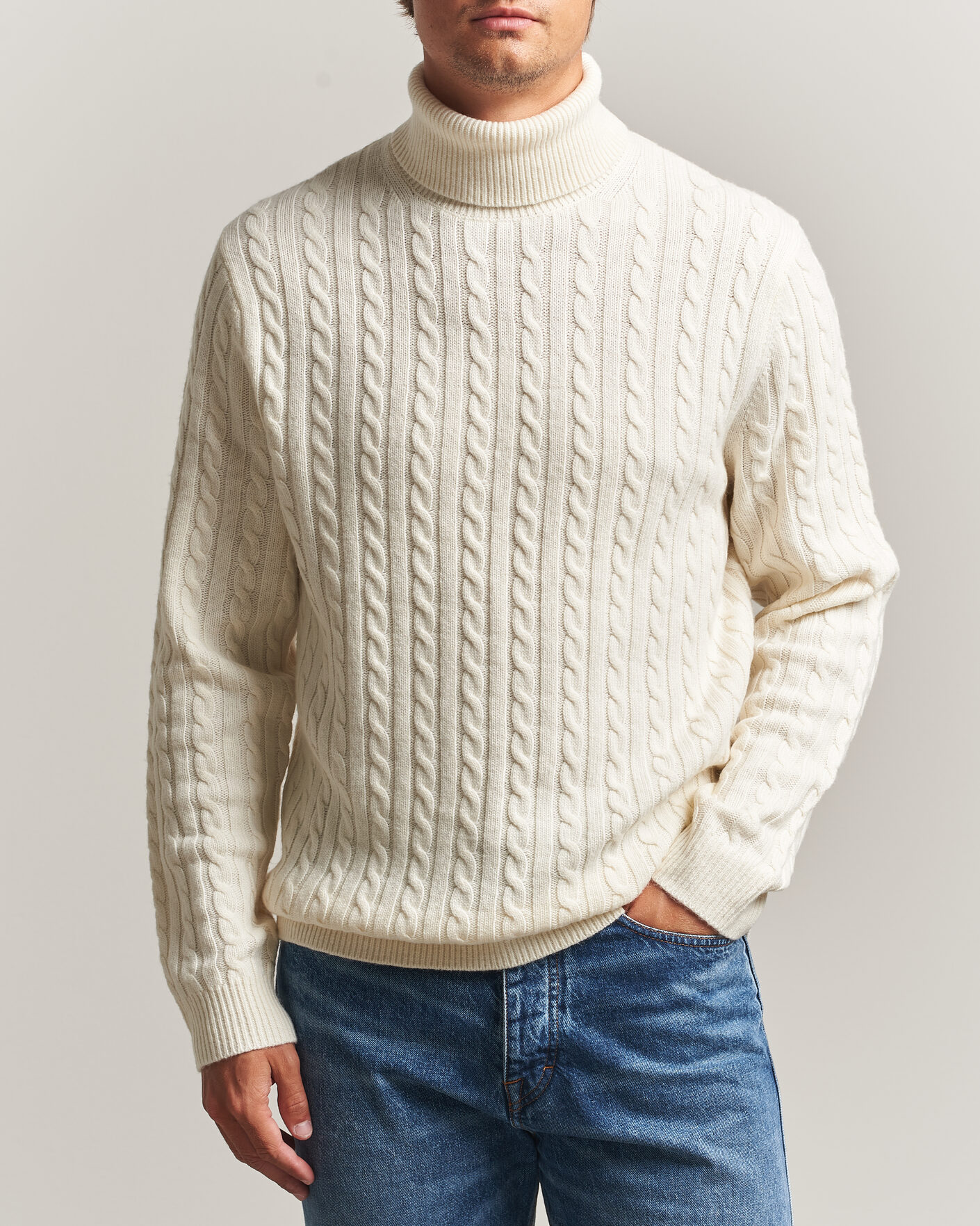 Hombres | Jerséis y prendas de punto | Tiger of Sweden | Wilde Wool/Cashmere Cable Turtleneck Porcelain Cream