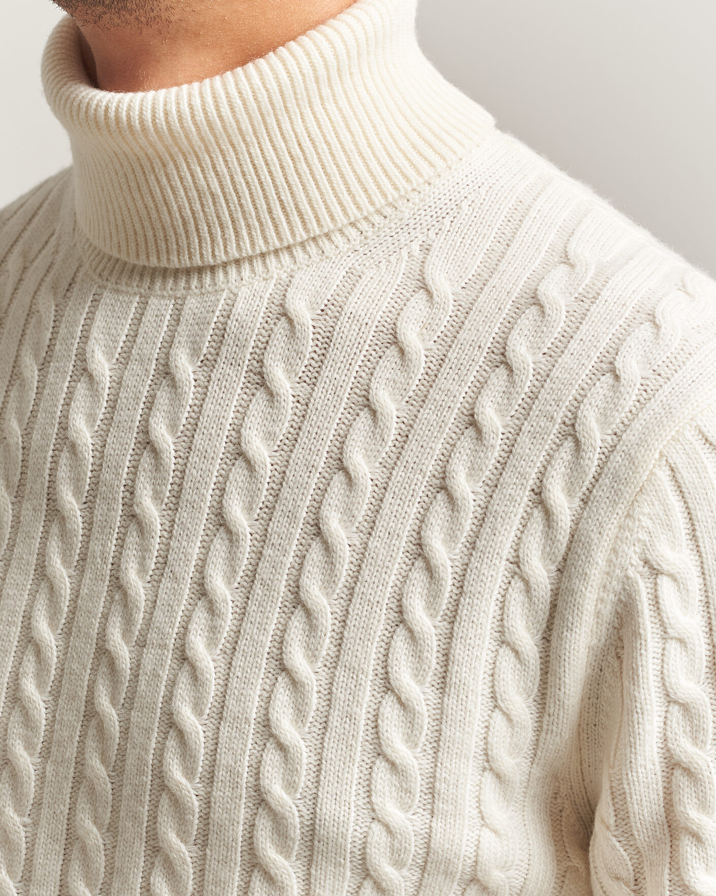 Hombres | Jerséis y prendas de punto | Tiger of Sweden | Wilde Wool/Cashmere Cable Turtleneck Porcelain Cream