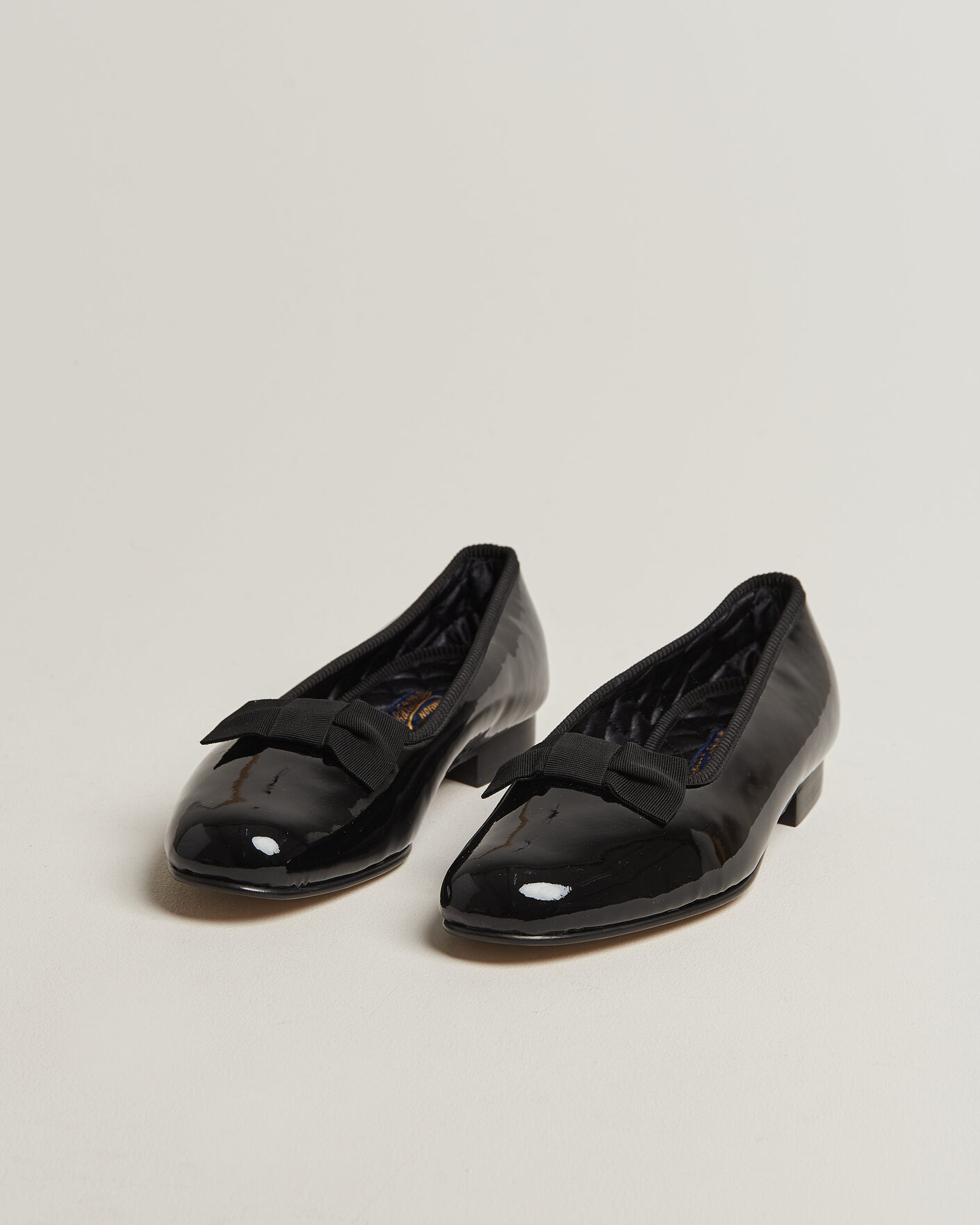 Hombres | Zapatos de charol | Bowhill & Elliott | Patent Opera Pump Black
