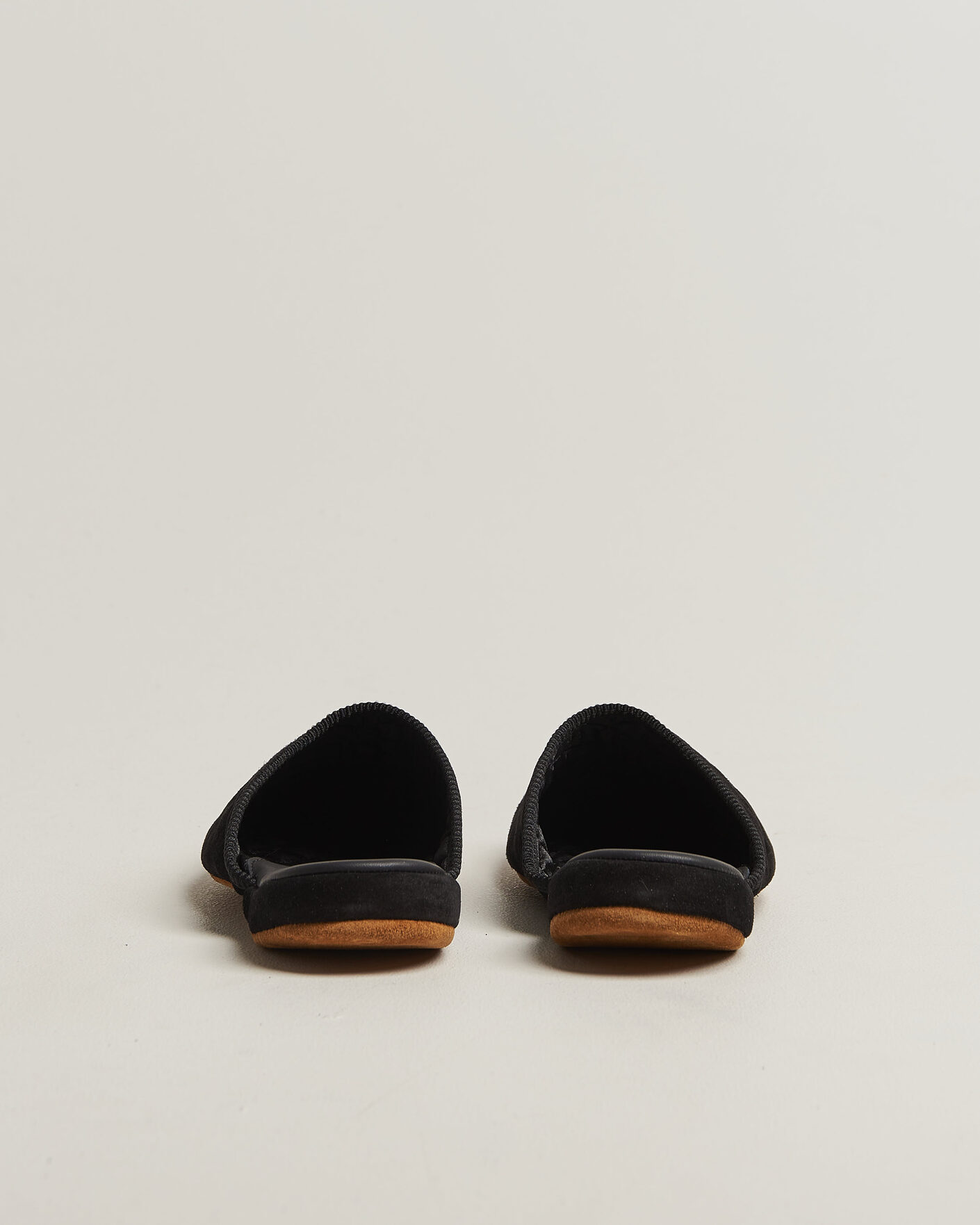 Hombres | Sandalias y chanclas | Bowhill & Elliott | Mule Slipper Quilt Lining Black Suede