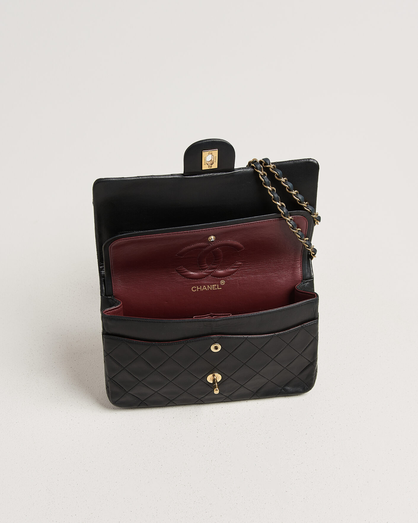 Hombres | Pre-Owned & Vintage Bags | Chanel Pre-Owned | Classic Medium Double Flap Bag Lambskin Black