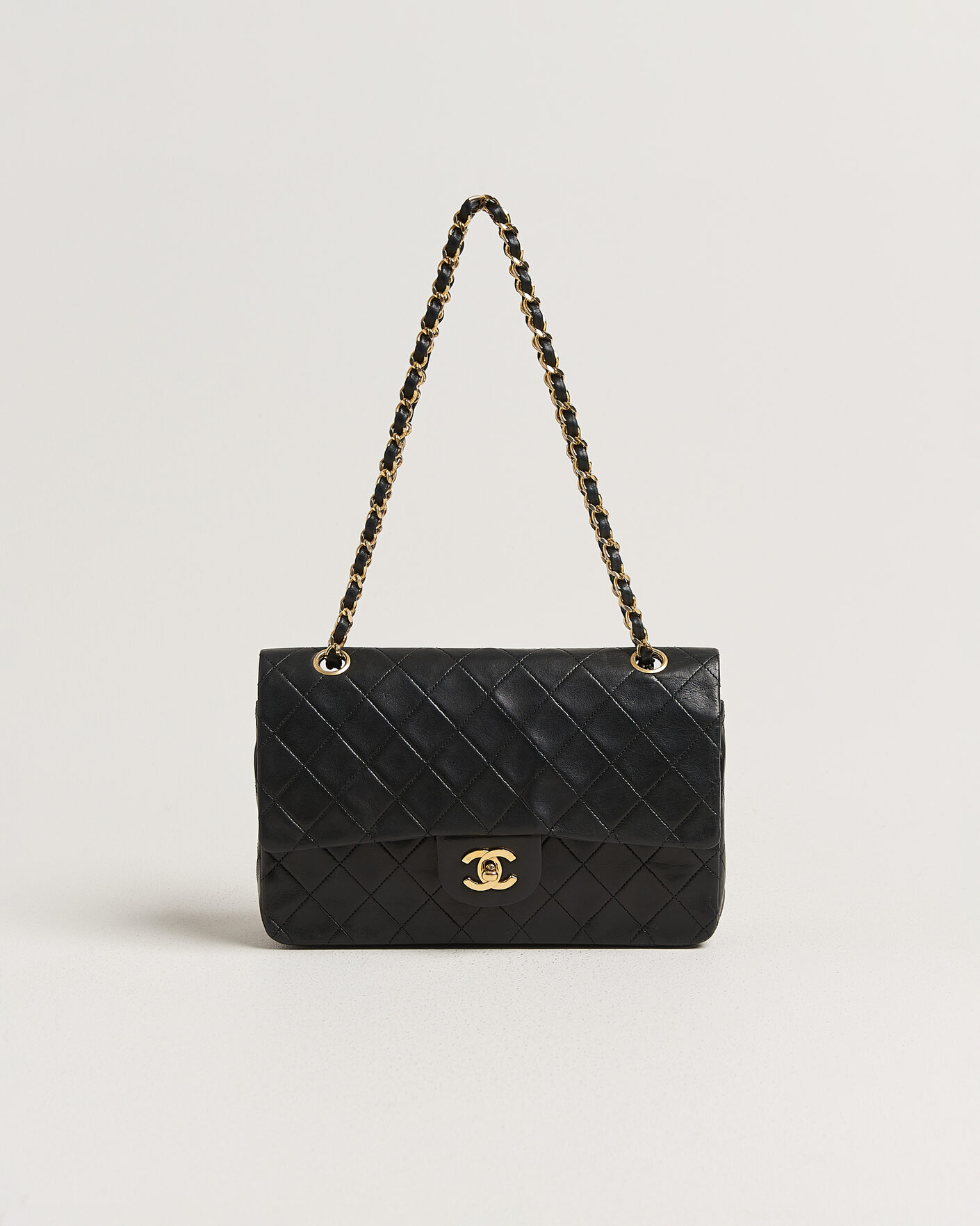 Hombres | Chanel Pre-Owned Classic Medium Double Flap Bag Lambskin Black | Chanel Pre-Owned | Classic Medium Double Flap Bag Lambskin Black