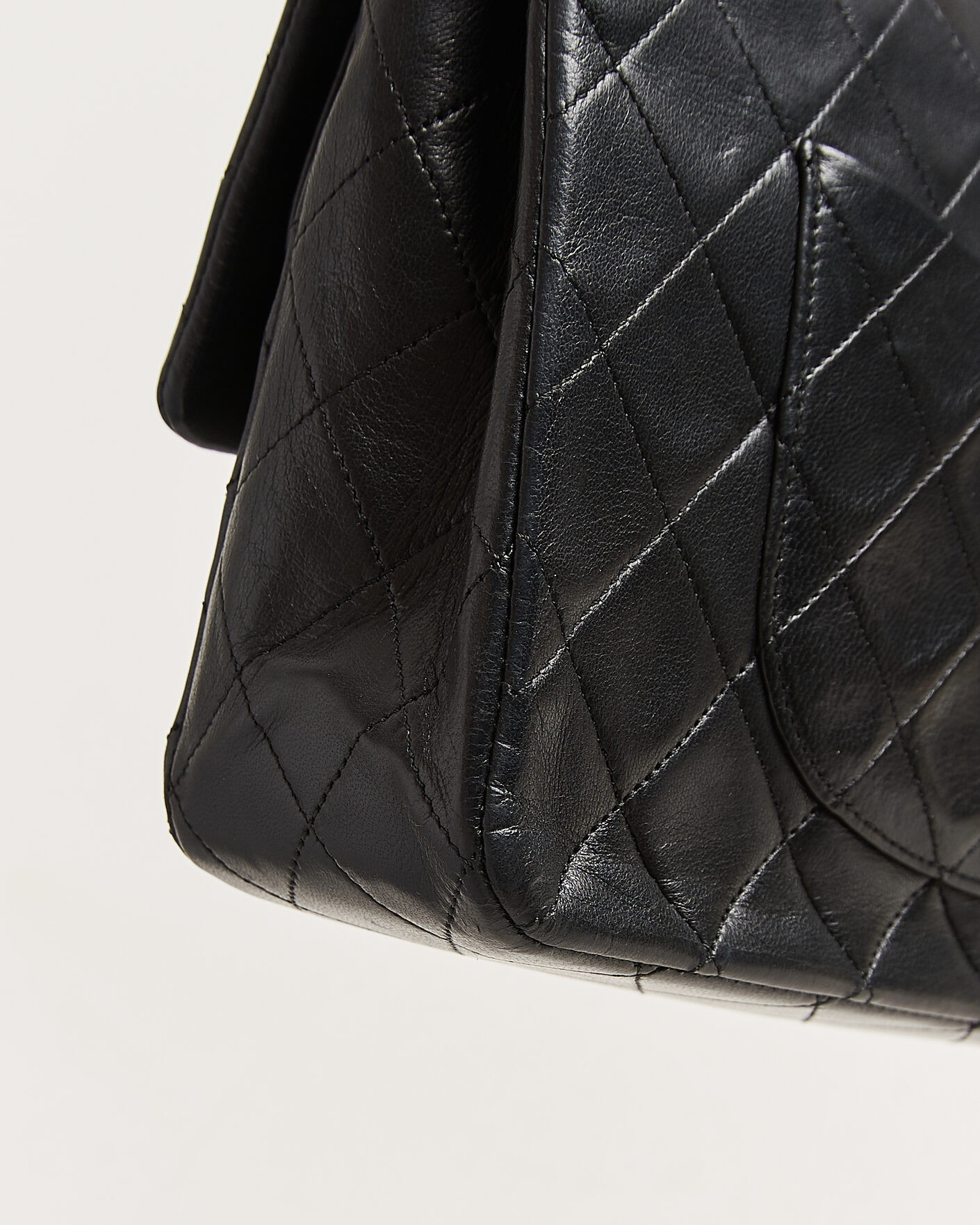 Hombres | Chanel Pre-Owned Classic Medium Double Flap Bag Lambskin Black | Chanel Pre-Owned | Classic Medium Double Flap Bag Lambskin Black
