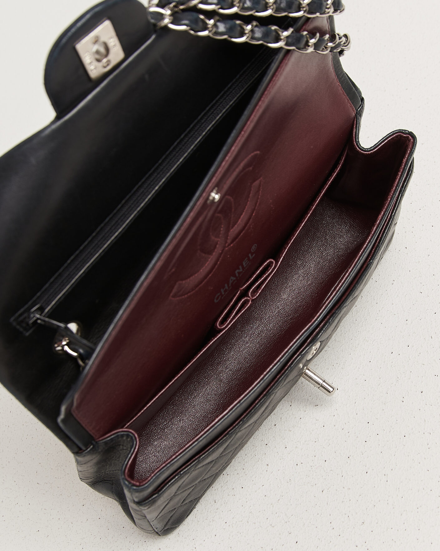Hombres | Pre-Owned & Vintage Bags | Chanel Pre-Owned | Classic Medium Double Flap Bag Lambskin Black