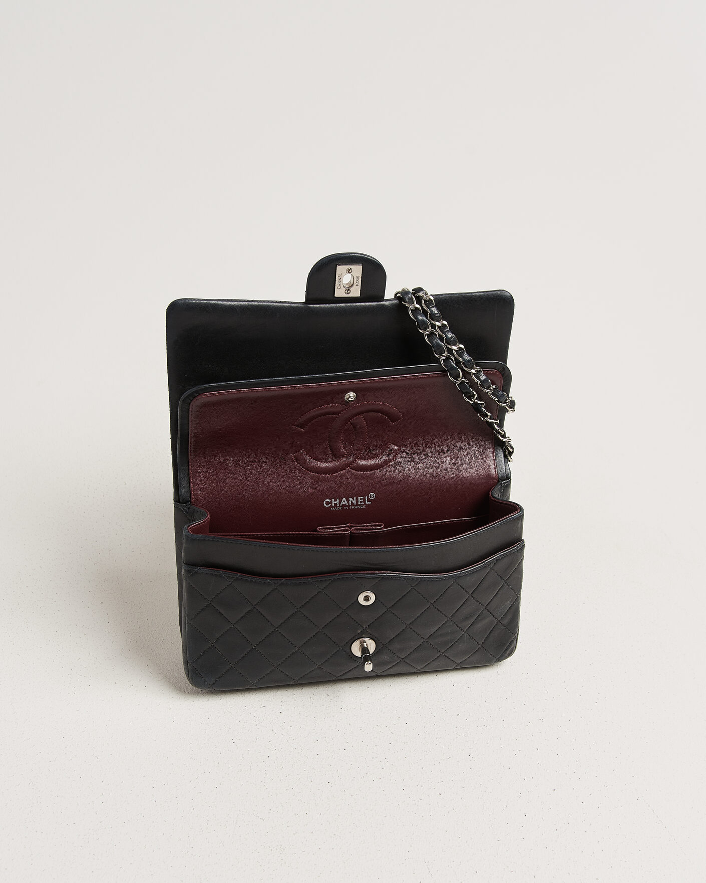Hombres | Pre-Owned & Vintage Bags | Chanel Pre-Owned | Classic Medium Double Flap Bag Lambskin Black