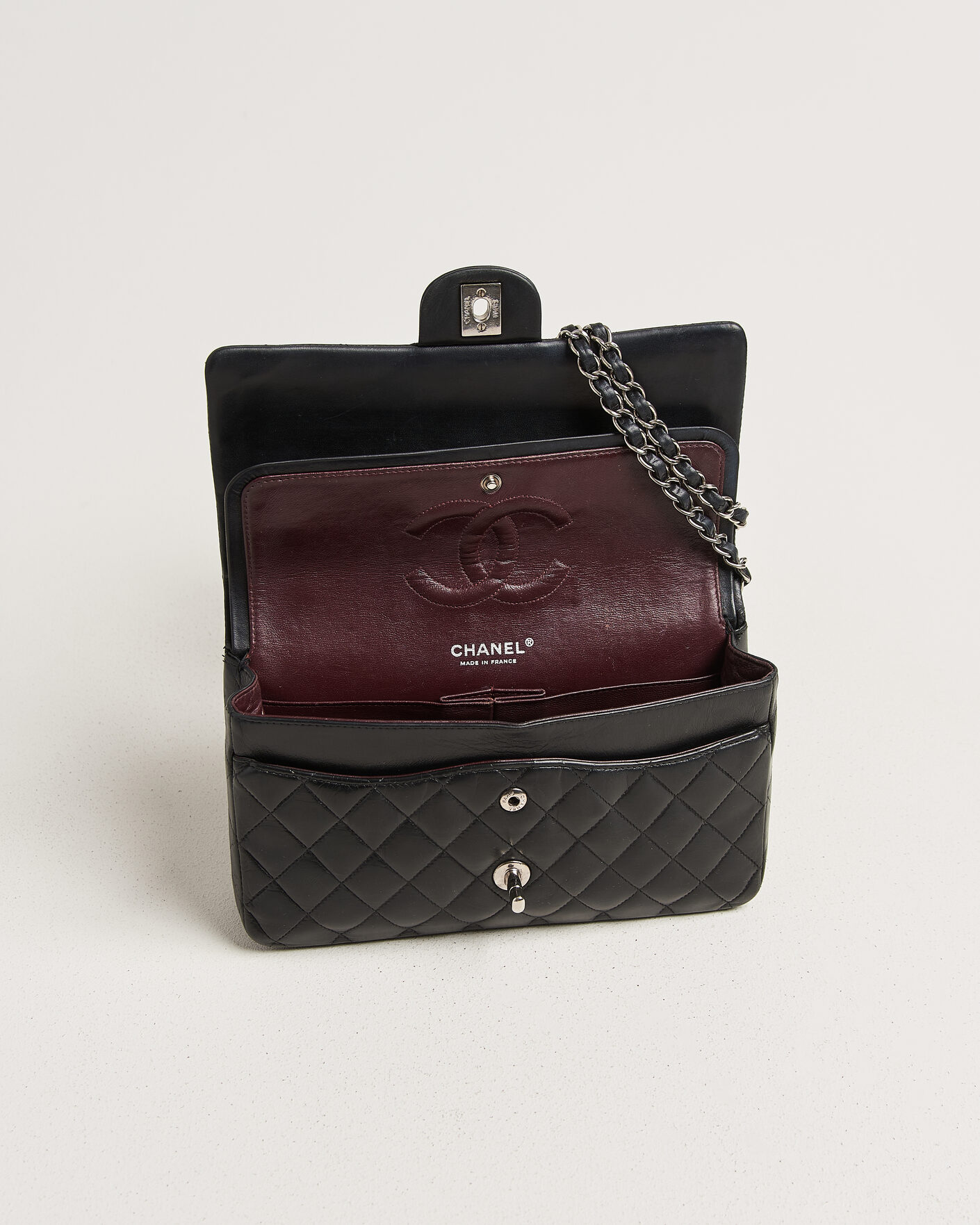 Hombres | Pre-Owned & Vintage Bags | Chanel Pre-Owned | Classic Medium Double Flap Bag Lambskin Black