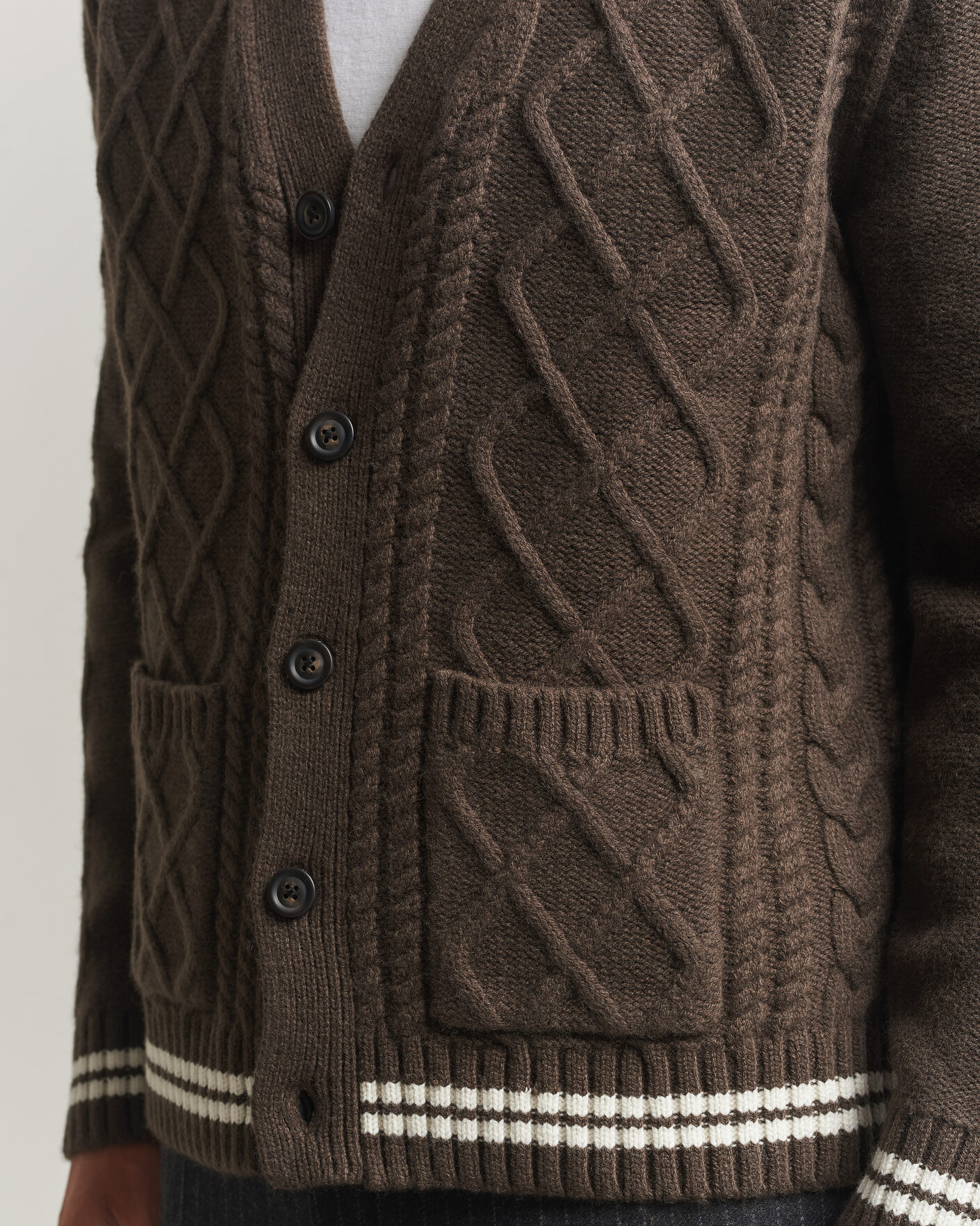 Hombres | Jerséis y prendas de punto | Gant | Wool Cable Knitted Cardigan Shadow Brown