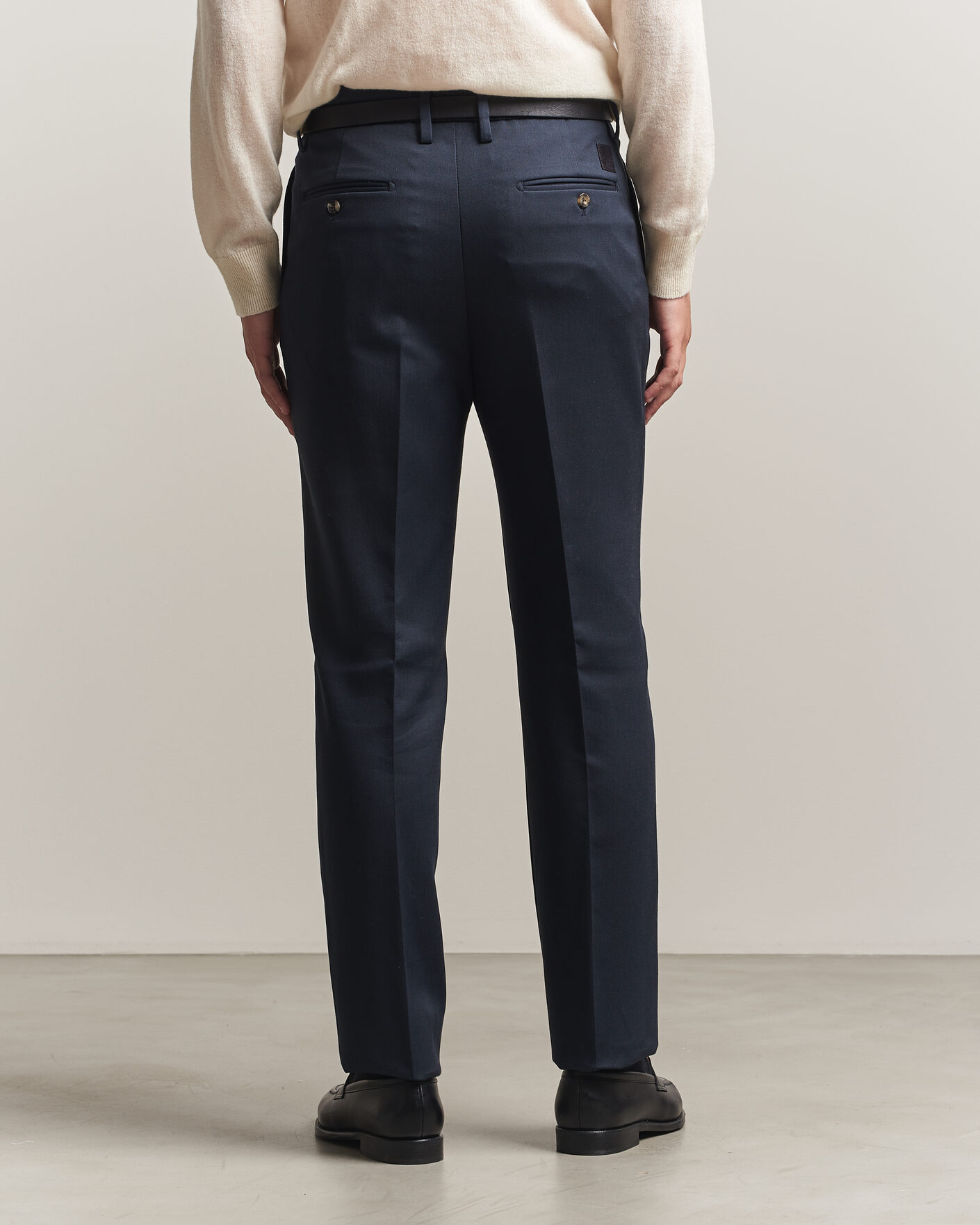 Hombres | Pantalones | Jacob Cohën | Lucas Pleated Cotton Gabardine Trousers Navy