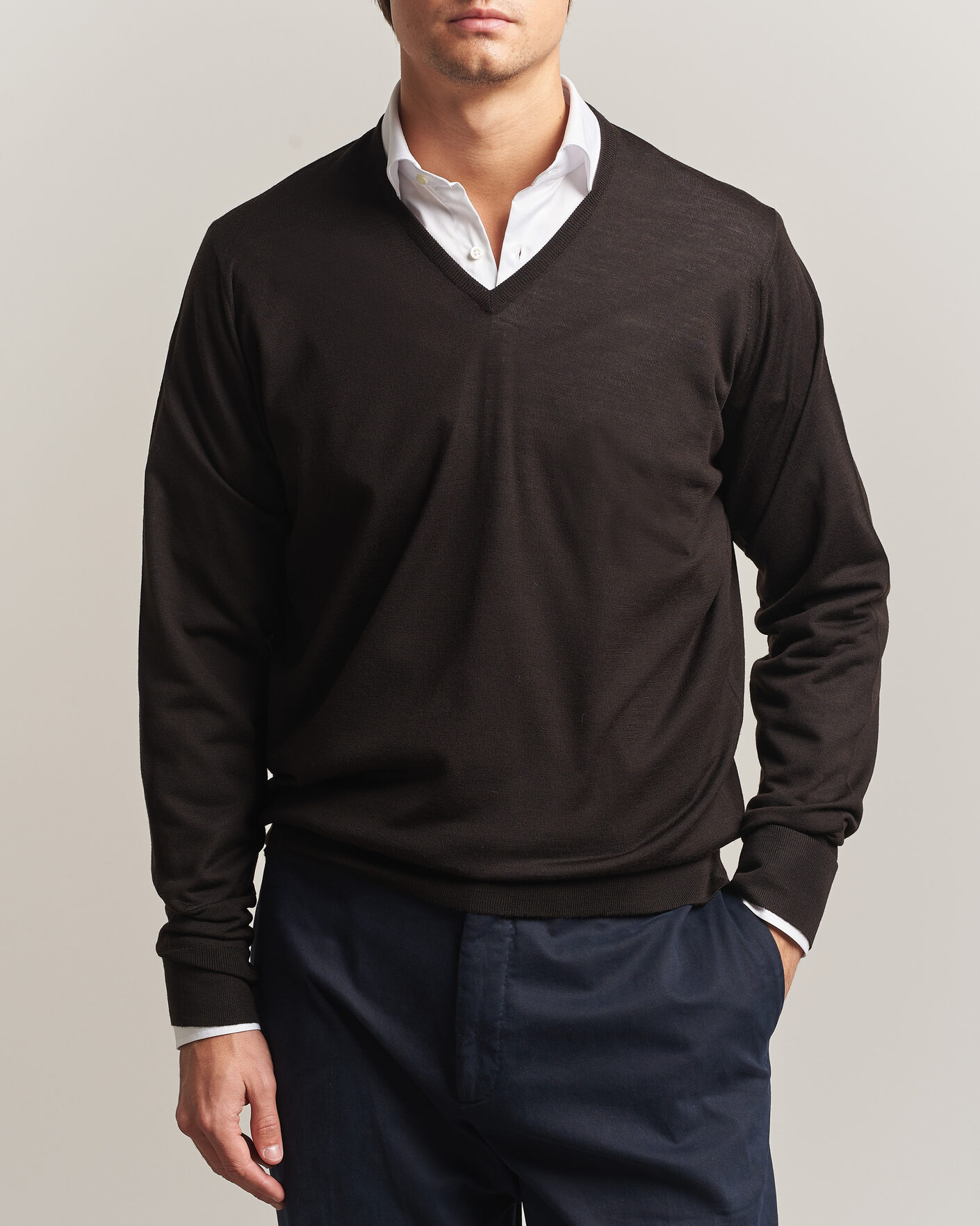 Hombres | Jerséis y prendas de punto | John Smedley | Bobby Extra Fine Merino V-Neck Pullover Faulkner Brown