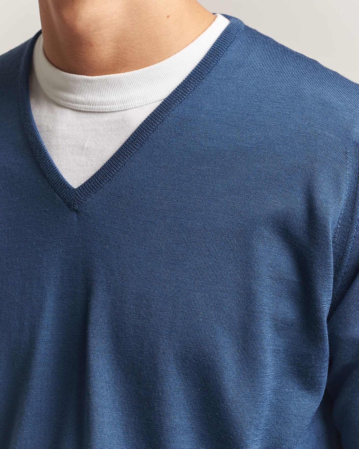 Hombres | Jerséis y prendas de punto | John Smedley | Bobby Extra Fine Merino V-Neck Pullover Teal Firth