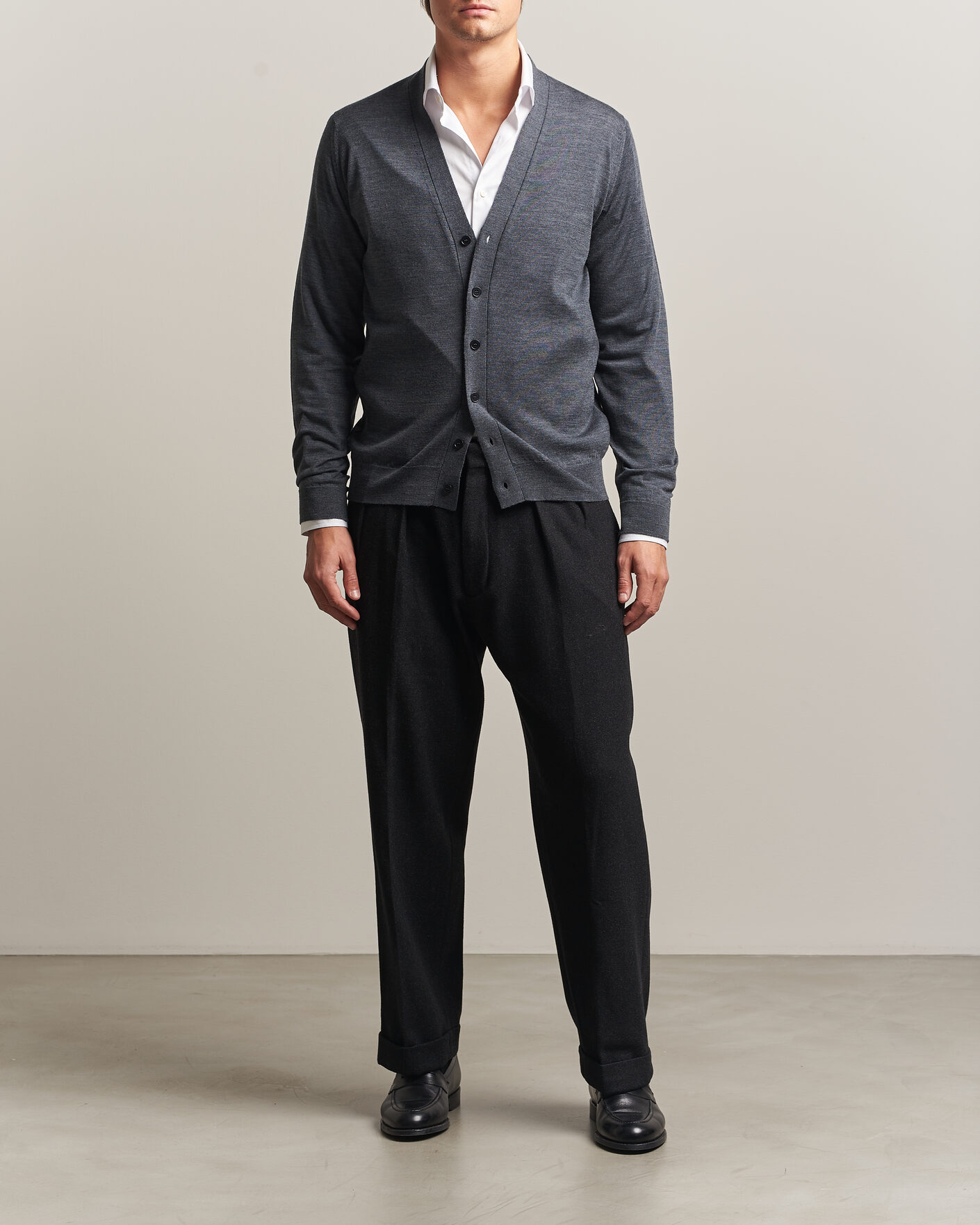 Hombres | Jerséis y prendas de punto | John Smedley | Bradrick Extra Fine Merino Cardigan Charcoal