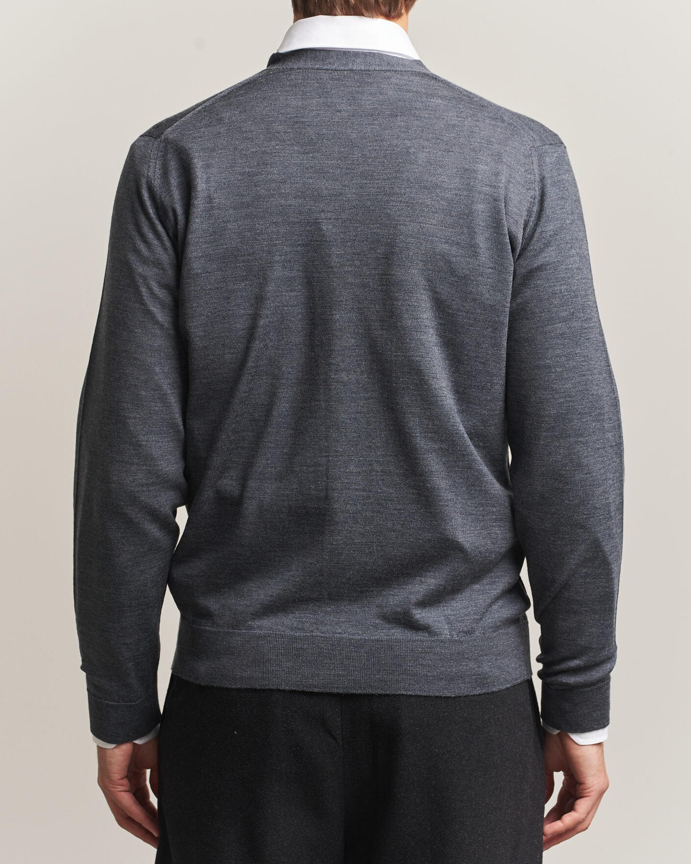 Hombres | Jerséis y prendas de punto | John Smedley | Bradrick Extra Fine Merino Cardigan Charcoal