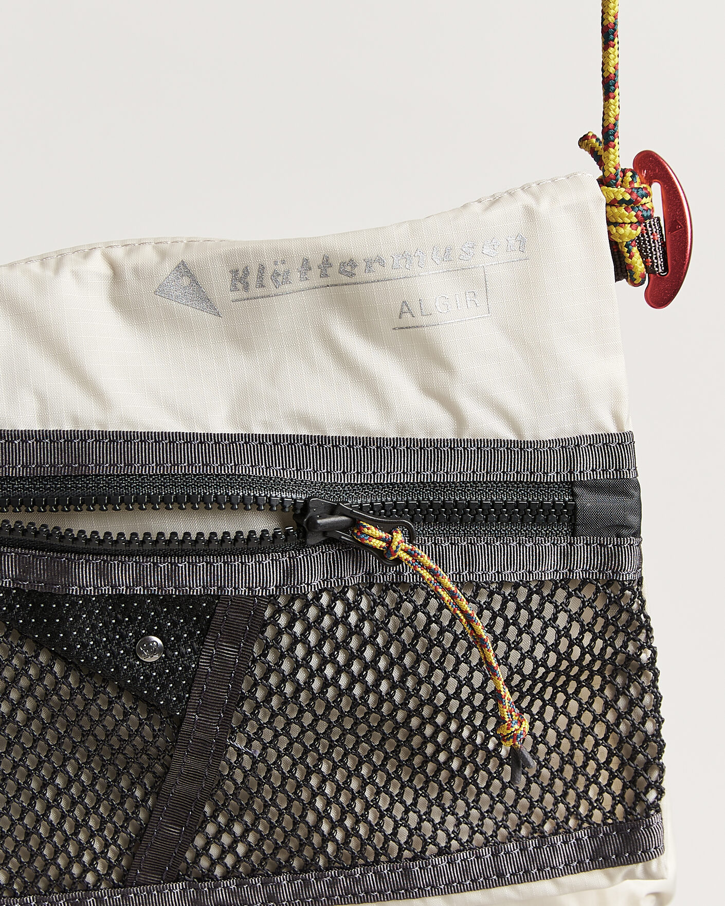 Hombres | Bolsos | Klättermusen | Algir Foldover Bag Putty Grey