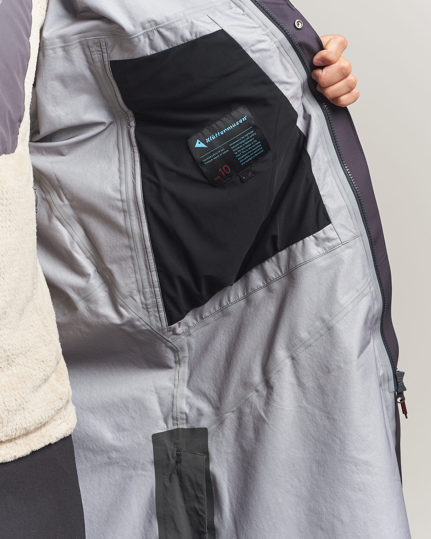 Hombres | Abrigos y chaquetas | Klättermusen | Syr Hood Parka Raven